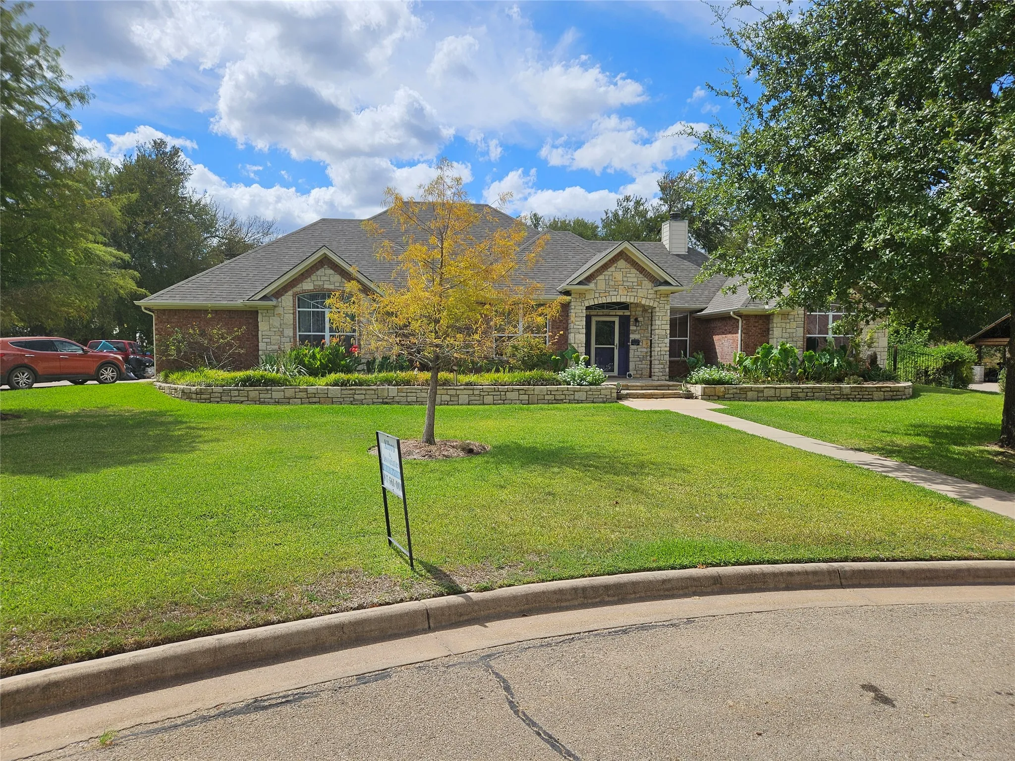 Single Family Residence For Sale in Somervell County , 103 Heritage Place, Glen Rose, Texas 76043, 3 Bedroom, 3 Bathroom, 2 Garage spaces, 2,272 Sqft, built in 2005, mls#21403325, Real Estate Agent in Glen Rose, Homes For Sale in Somervell county, Homes For Sale in Glen Rose, Realtor in Glen Rose Texas, Real Estate Brokerage Independent Realty Texas, Luminita Cordes Realtor