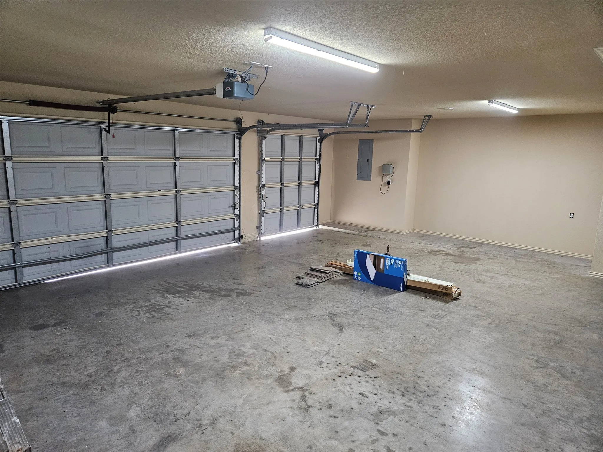 Oversized 2.5-car Garage