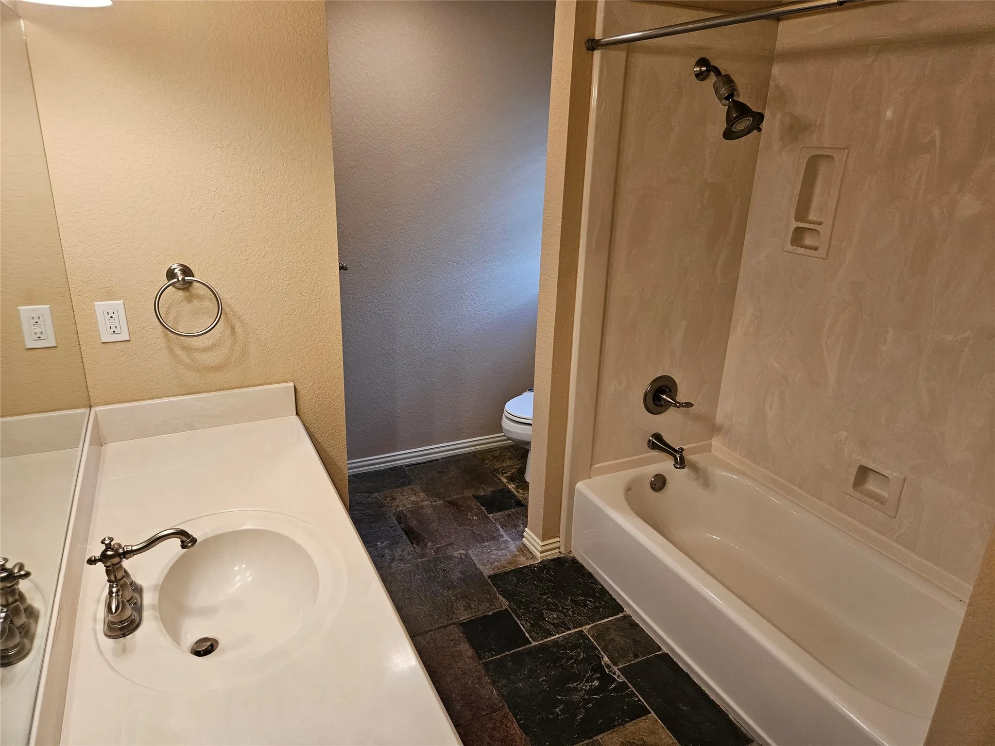 Single Family Residence For Sale in Somervell County , 103 Heritage Place, Glen Rose, Texas 76043, 3 Bedroom, 3 Bathroom, 2 Garage spaces, 2,272 Sqft, built in 2005, mls#21403325, Real Estate Agent in Glen Rose, Homes For Sale in Somervell county, Homes For Sale in Glen Rose, Realtor in Glen Rose Texas, Real Estate Brokerage Independent Realty Texas, Luminita Cordes Realtor