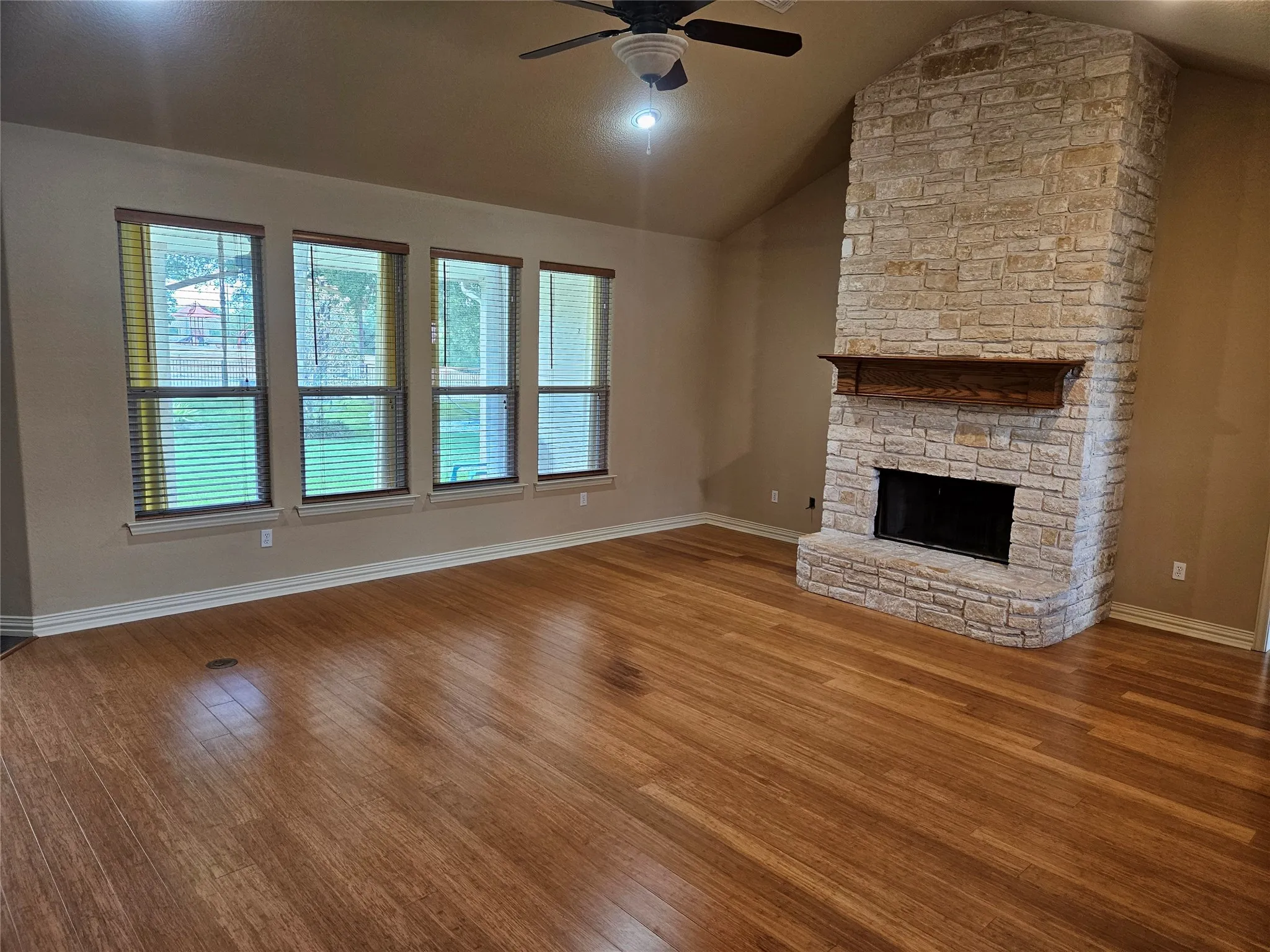 Single Family Residence For Sale in Somervell County , 103 Heritage Place, Glen Rose, Texas 76043, 3 Bedroom, 3 Bathroom, 2 Garage spaces, 2,272 Sqft, built in 2005, mls#21403325, Real Estate Agent in Glen Rose, Homes For Sale in Somervell county, Homes For Sale in Glen Rose, Realtor in Glen Rose Texas, Real Estate Brokerage Independent Realty Texas, Luminita Cordes Realtor