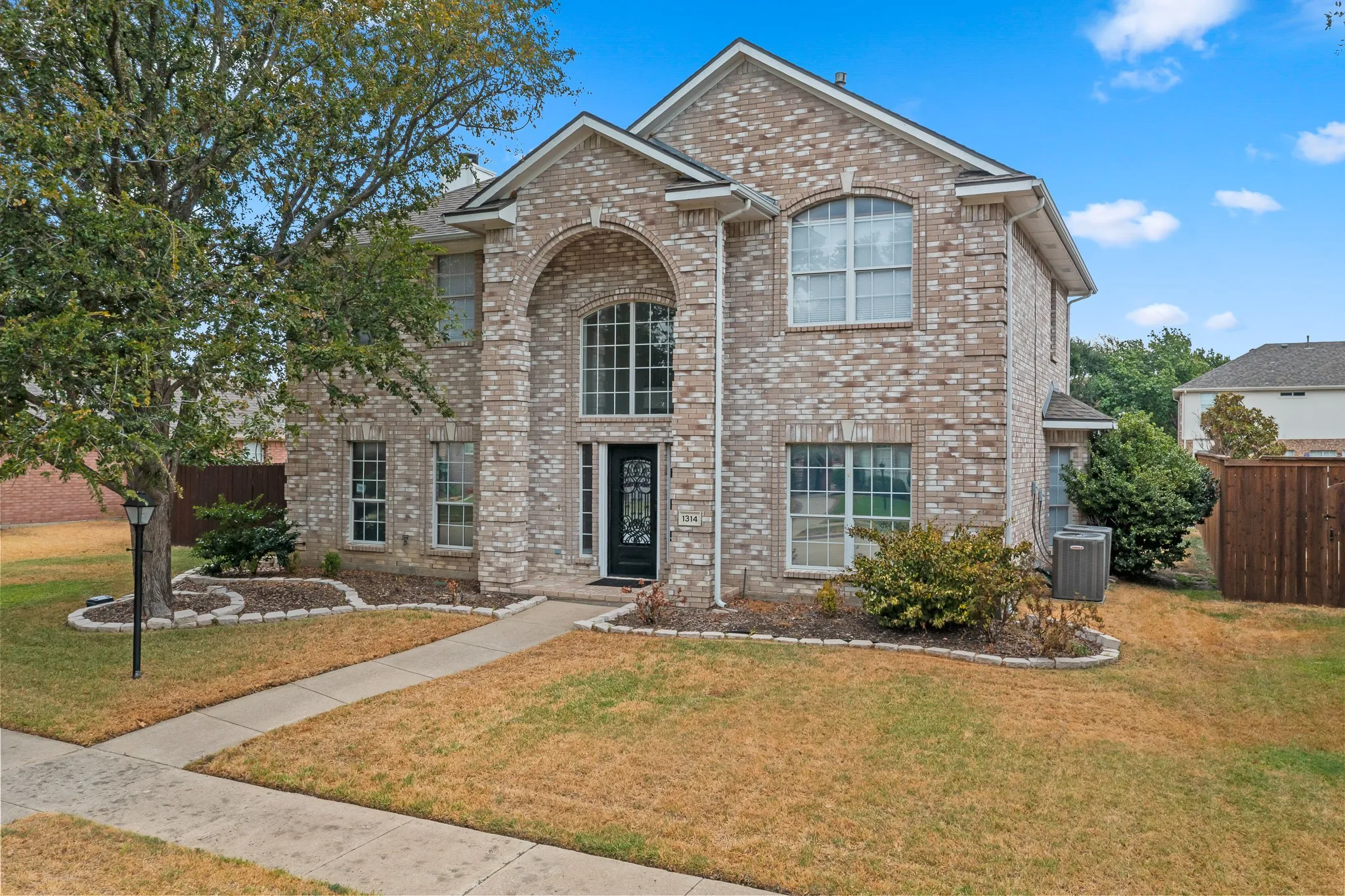 Single Family Residence For Sale in Collin County , 1314 Kenshire Court, Allen, Texas 75013, 5 Bedroom, 3 Bathroom, 2 Garage spaces, 2,364 Sqft, built in 1998, mls#21402810, Real Estate Agent in Allen, Homes For Sale in Collin county, Homes For Sale in Allen, Realtor in Allen Texas, Real Estate Brokerage Independent Realty Texas, Luminita Cordes Realtor