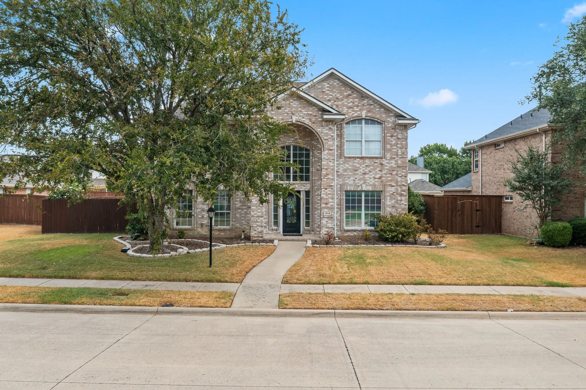 Single Family Residence For Sale in Collin County , 1314 Kenshire Court, Allen, Texas 75013, 5 Bedroom, 3 Bathroom, 2 Garage spaces, 2,364 Sqft, built in 1998, mls#21402810, Real Estate Agent in Allen, Homes For Sale in Collin county, Homes For Sale in Allen, Realtor in Allen Texas, Real Estate Brokerage Independent Realty Texas, Luminita Cordes Realtor