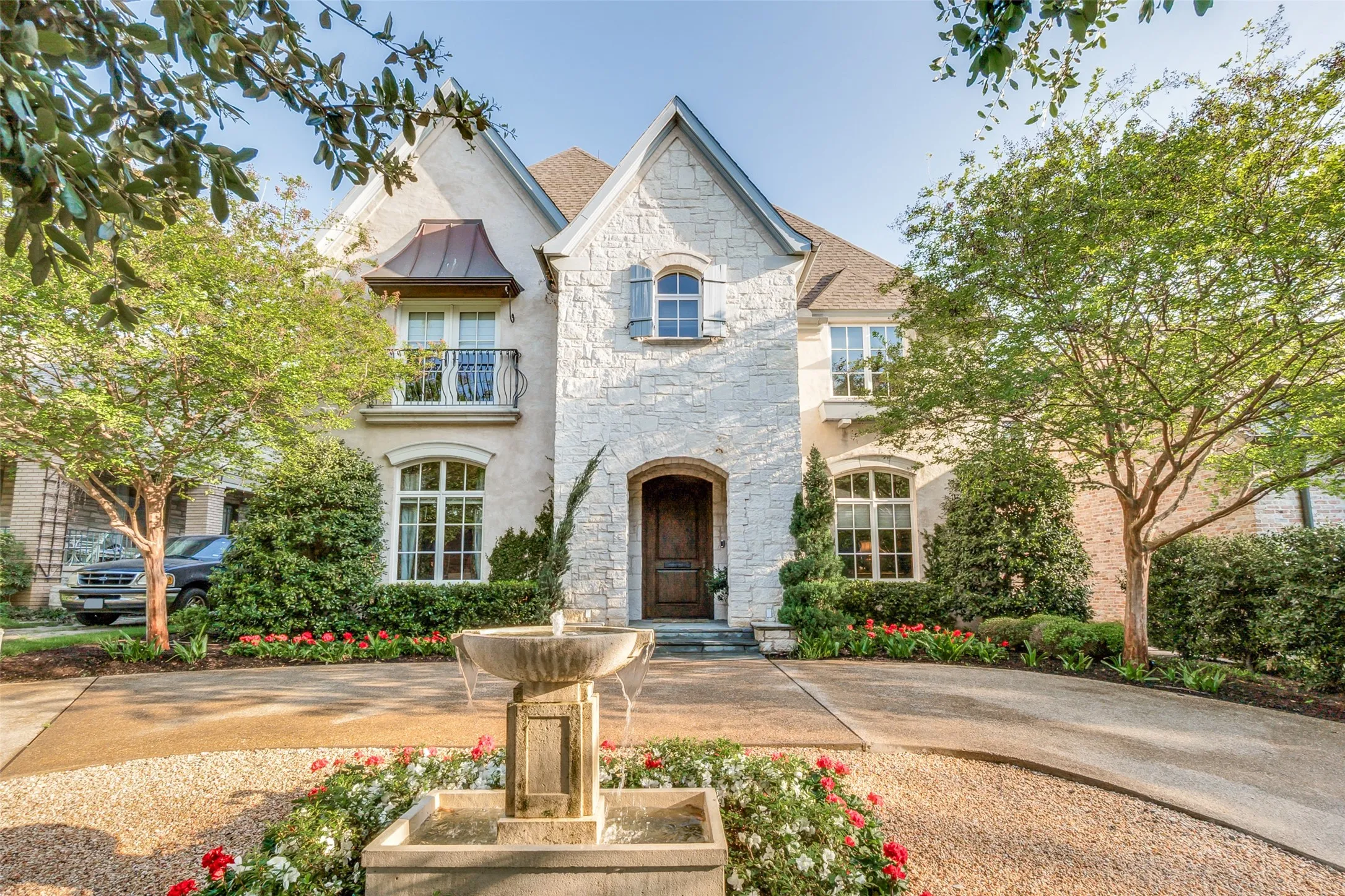 Single Family Residence For Sale in Dallas County , 4327 Irving Avenue, Dallas, Texas 75219, 4 Bedroom, 5 Bathroom, 2 Garage spaces, 4,902 Sqft, built in 2014, mls#21400378, Real Estate Agent in Dallas, Homes For Sale in Dallas county, Homes For Sale in Dallas, Realtor in Dallas Texas, Real Estate Brokerage Independent Realty Texas, Luminita Cordes Realtor