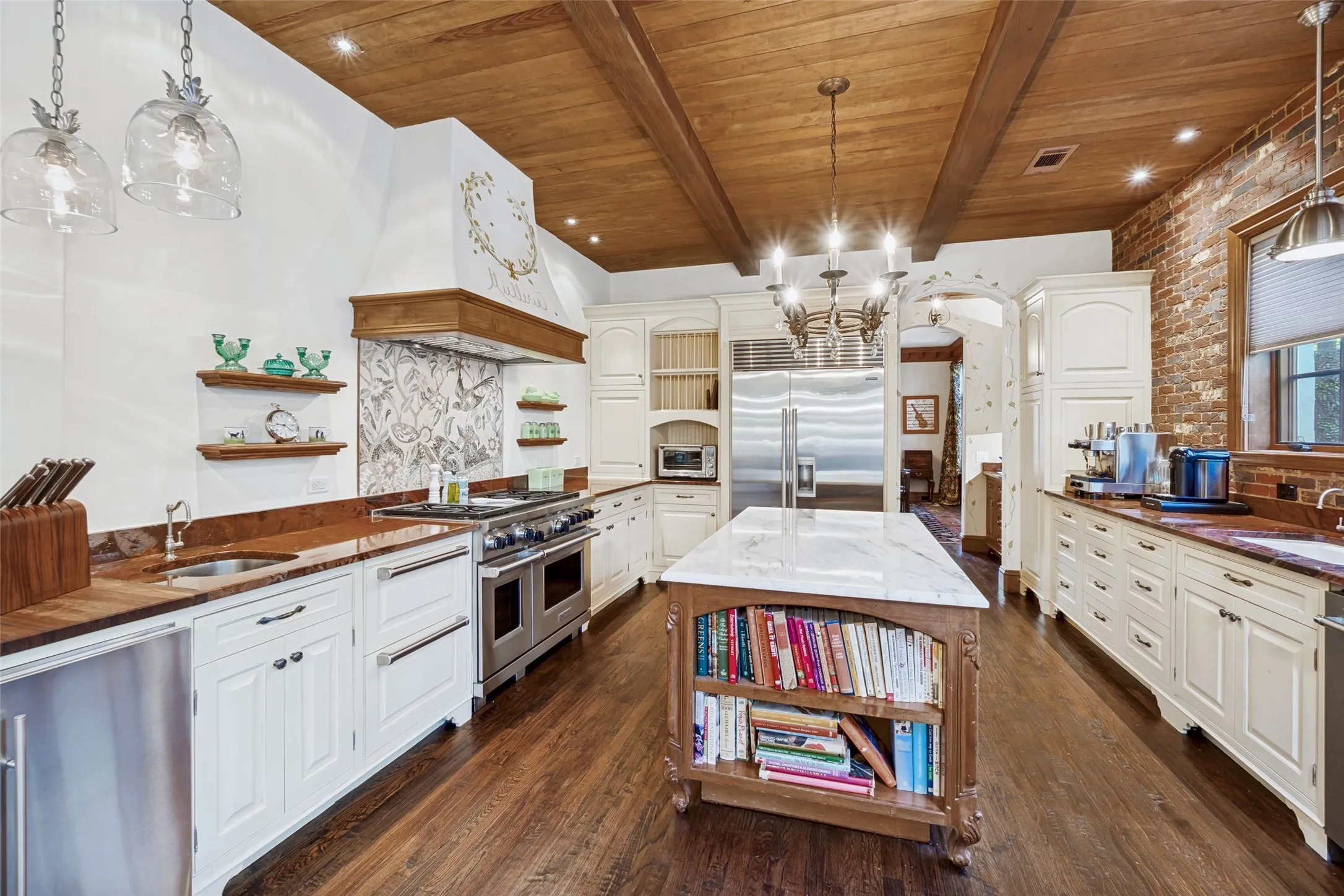 Single Family Residence For Sale in Dallas County , 4327 Irving Avenue, Dallas, Texas 75219, 4 Bedroom, 5 Bathroom, 2 Garage spaces, 4,902 Sqft, built in 2014, mls#21400378, Real Estate Agent in Dallas, Homes For Sale in Dallas county, Homes For Sale in Dallas, Realtor in Dallas Texas, Real Estate Brokerage Independent Realty Texas, Luminita Cordes Realtor