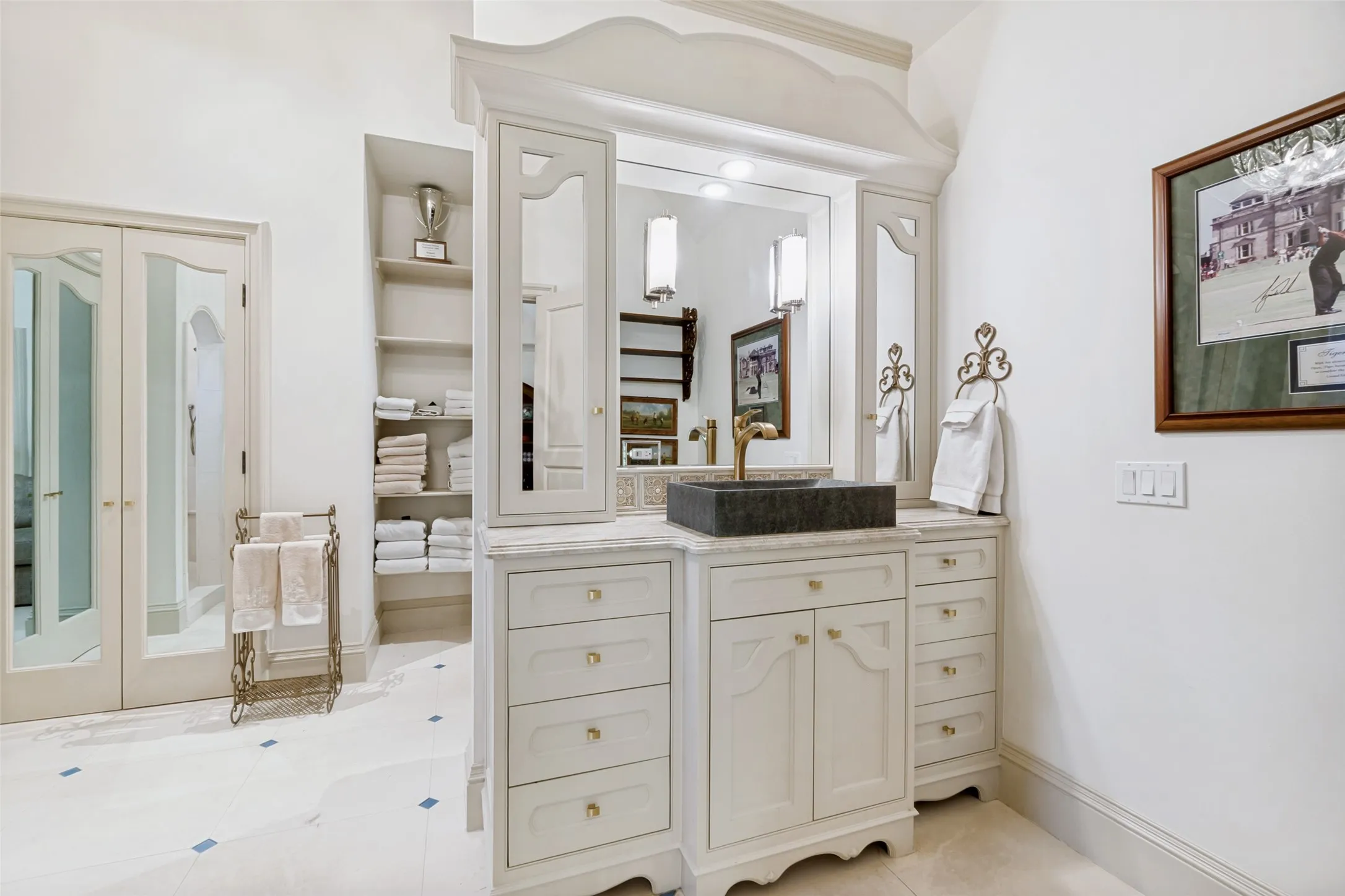 Single Family Residence For Sale in Dallas County , 4327 Irving Avenue, Dallas, Texas 75219, 4 Bedroom, 5 Bathroom, 2 Garage spaces, 4,902 Sqft, built in 2014, mls#21400378, Real Estate Agent in Dallas, Homes For Sale in Dallas county, Homes For Sale in Dallas, Realtor in Dallas Texas, Real Estate Brokerage Independent Realty Texas, Luminita Cordes Realtor
