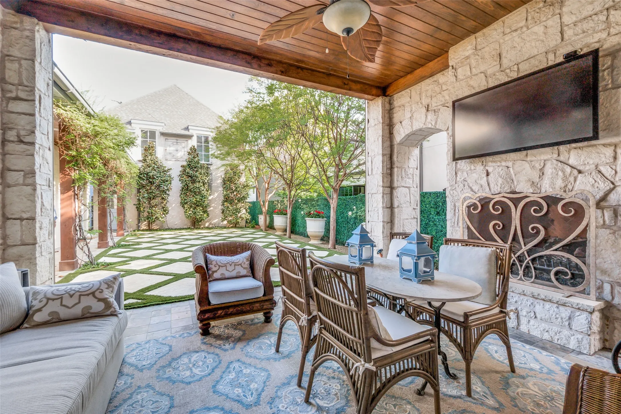 Single Family Residence For Sale in Dallas County , 4327 Irving Avenue, Dallas, Texas 75219, 4 Bedroom, 5 Bathroom, 2 Garage spaces, 4,902 Sqft, built in 2014, mls#21400378, Real Estate Agent in Dallas, Homes For Sale in Dallas county, Homes For Sale in Dallas, Realtor in Dallas Texas, Real Estate Brokerage Independent Realty Texas, Luminita Cordes Realtor