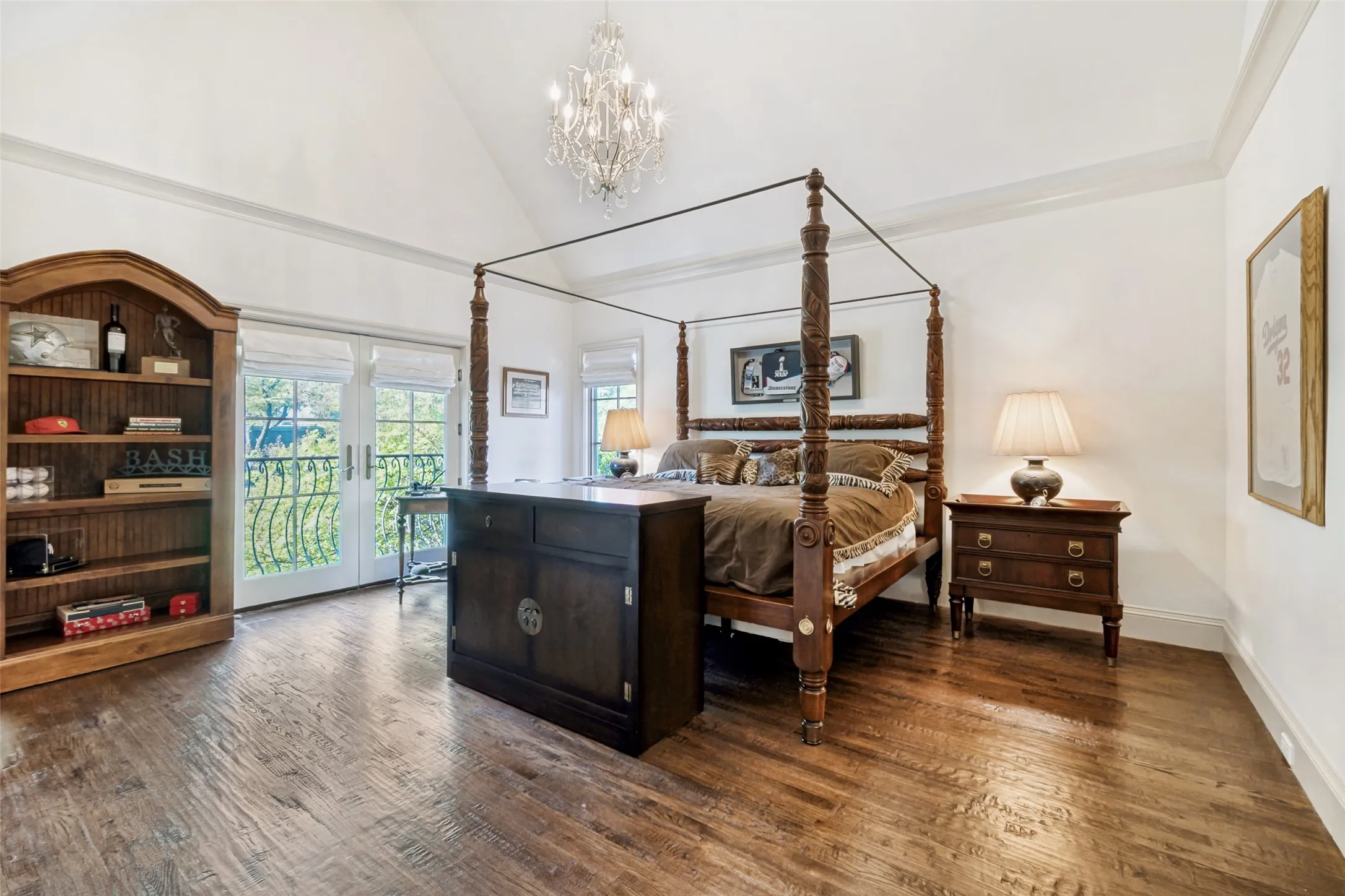 Single Family Residence For Sale in Dallas County , 4327 Irving Avenue, Dallas, Texas 75219, 4 Bedroom, 5 Bathroom, 2 Garage spaces, 4,902 Sqft, built in 2014, mls#21400378, Real Estate Agent in Dallas, Homes For Sale in Dallas county, Homes For Sale in Dallas, Realtor in Dallas Texas, Real Estate Brokerage Independent Realty Texas, Luminita Cordes Realtor