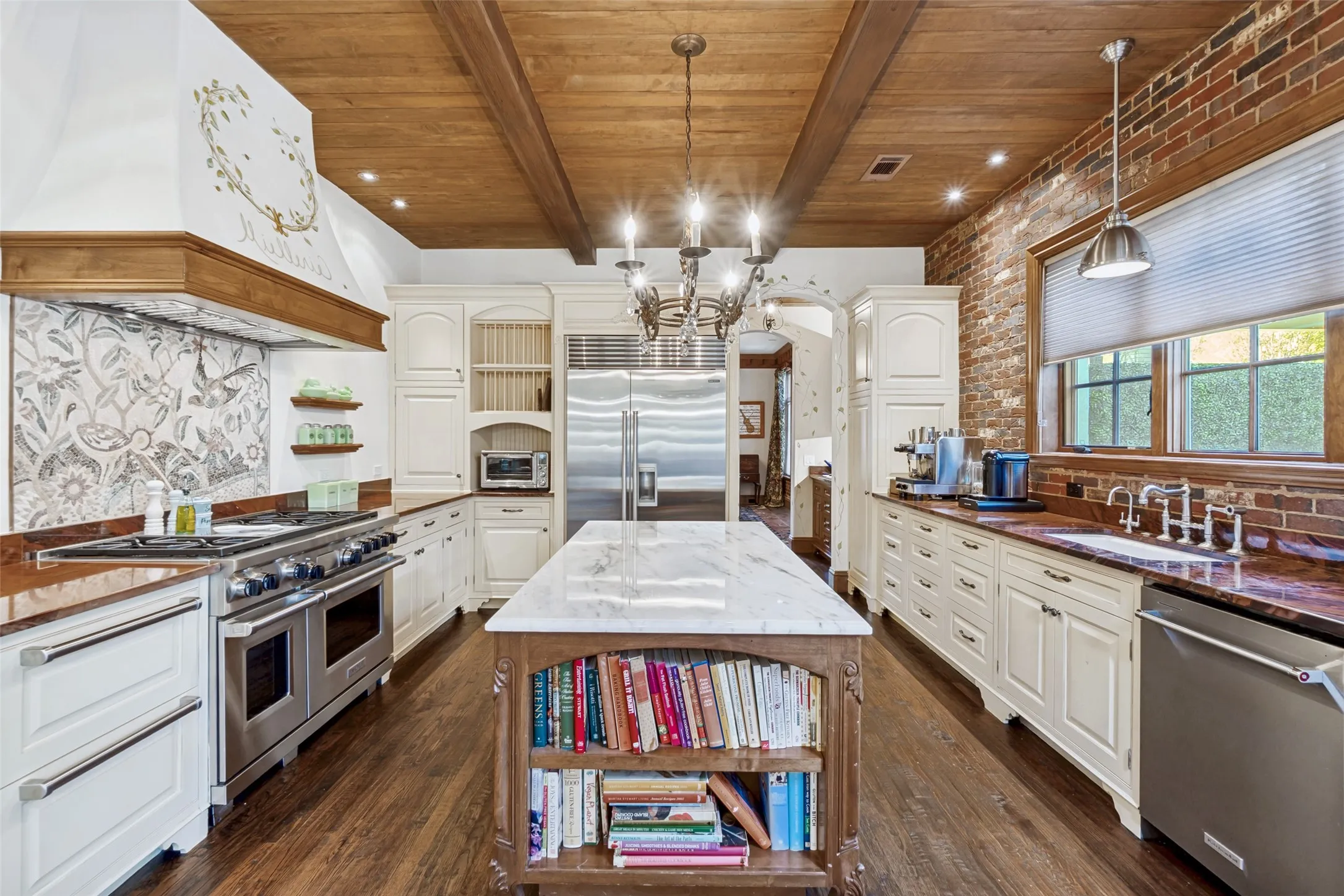 Single Family Residence For Sale in Dallas County , 4327 Irving Avenue, Dallas, Texas 75219, 4 Bedroom, 5 Bathroom, 2 Garage spaces, 4,902 Sqft, built in 2014, mls#21400378, Real Estate Agent in Dallas, Homes For Sale in Dallas county, Homes For Sale in Dallas, Realtor in Dallas Texas, Real Estate Brokerage Independent Realty Texas, Luminita Cordes Realtor