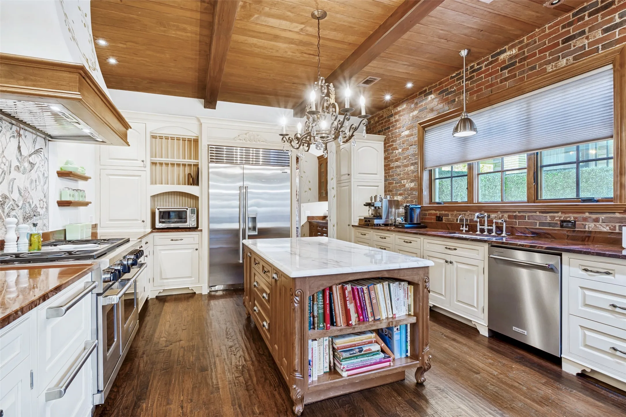 Single Family Residence For Sale in Dallas County , 4327 Irving Avenue, Dallas, Texas 75219, 4 Bedroom, 5 Bathroom, 2 Garage spaces, 4,902 Sqft, built in 2014, mls#21400378, Real Estate Agent in Dallas, Homes For Sale in Dallas county, Homes For Sale in Dallas, Realtor in Dallas Texas, Real Estate Brokerage Independent Realty Texas, Luminita Cordes Realtor