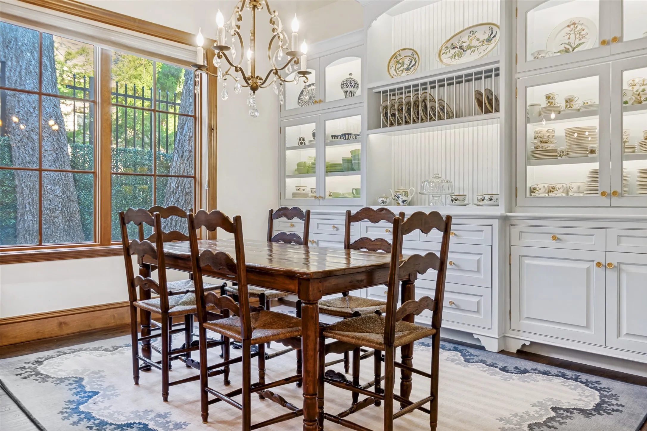 Single Family Residence For Sale in Dallas County , 4327 Irving Avenue, Dallas, Texas 75219, 4 Bedroom, 5 Bathroom, 2 Garage spaces, 4,902 Sqft, built in 2014, mls#21400378, Real Estate Agent in Dallas, Homes For Sale in Dallas county, Homes For Sale in Dallas, Realtor in Dallas Texas, Real Estate Brokerage Independent Realty Texas, Luminita Cordes Realtor