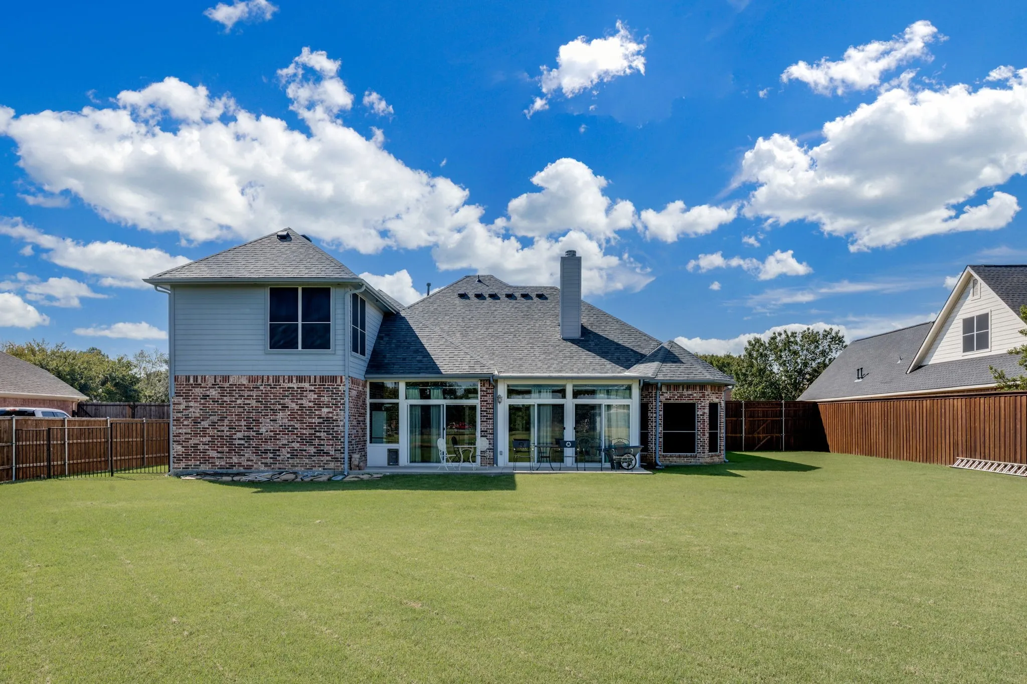 Single Family Residence For Sale in Denton County , 104 Olives Branch, Shady Shores, Texas 76208, 4 Bedroom, 3 Bathroom, 3 Garage spaces, 3,138 Sqft, built in 1999, mls#21403312, Real Estate Agent in Shady Shores, Homes For Sale in Denton county, Homes For Sale in Shady Shores, Realtor in Shady Shores Texas, Real Estate Brokerage Independent Realty Texas, Luminita Cordes Realtor