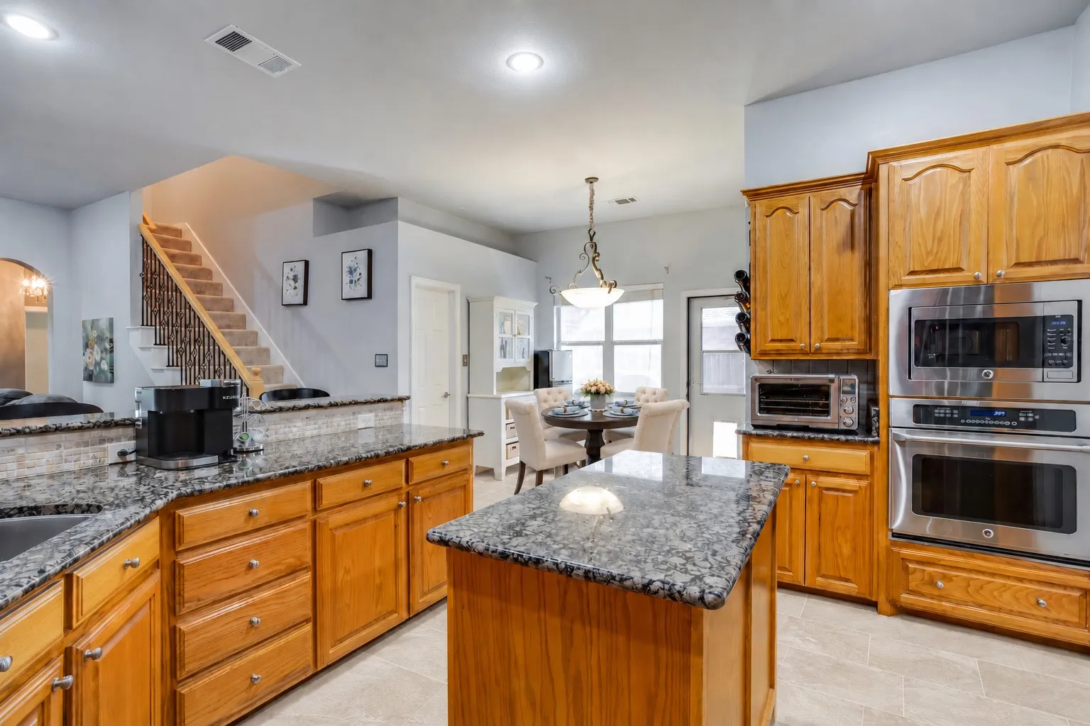 Single Family Residence For Sale in Denton County , 104 Olives Branch, Shady Shores, Texas 76208, 4 Bedroom, 3 Bathroom, 3 Garage spaces, 3,138 Sqft, built in 1999, mls#21403312, Real Estate Agent in Shady Shores, Homes For Sale in Denton county, Homes For Sale in Shady Shores, Realtor in Shady Shores Texas, Real Estate Brokerage Independent Realty Texas, Luminita Cordes Realtor
