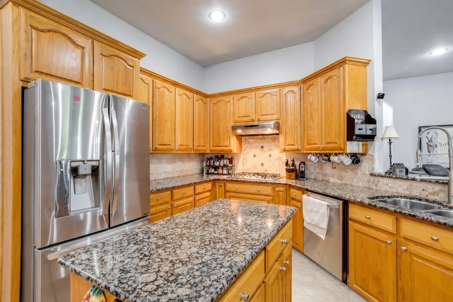 Single Family Residence For Sale in Denton County , 104 Olives Branch, Shady Shores, Texas 76208, 4 Bedroom, 3 Bathroom, 3 Garage spaces, 3,138 Sqft, built in 1999, mls#21403312, Real Estate Agent in Shady Shores, Homes For Sale in Denton county, Homes For Sale in Shady Shores, Realtor in Shady Shores Texas, Real Estate Brokerage Independent Realty Texas, Luminita Cordes Realtor