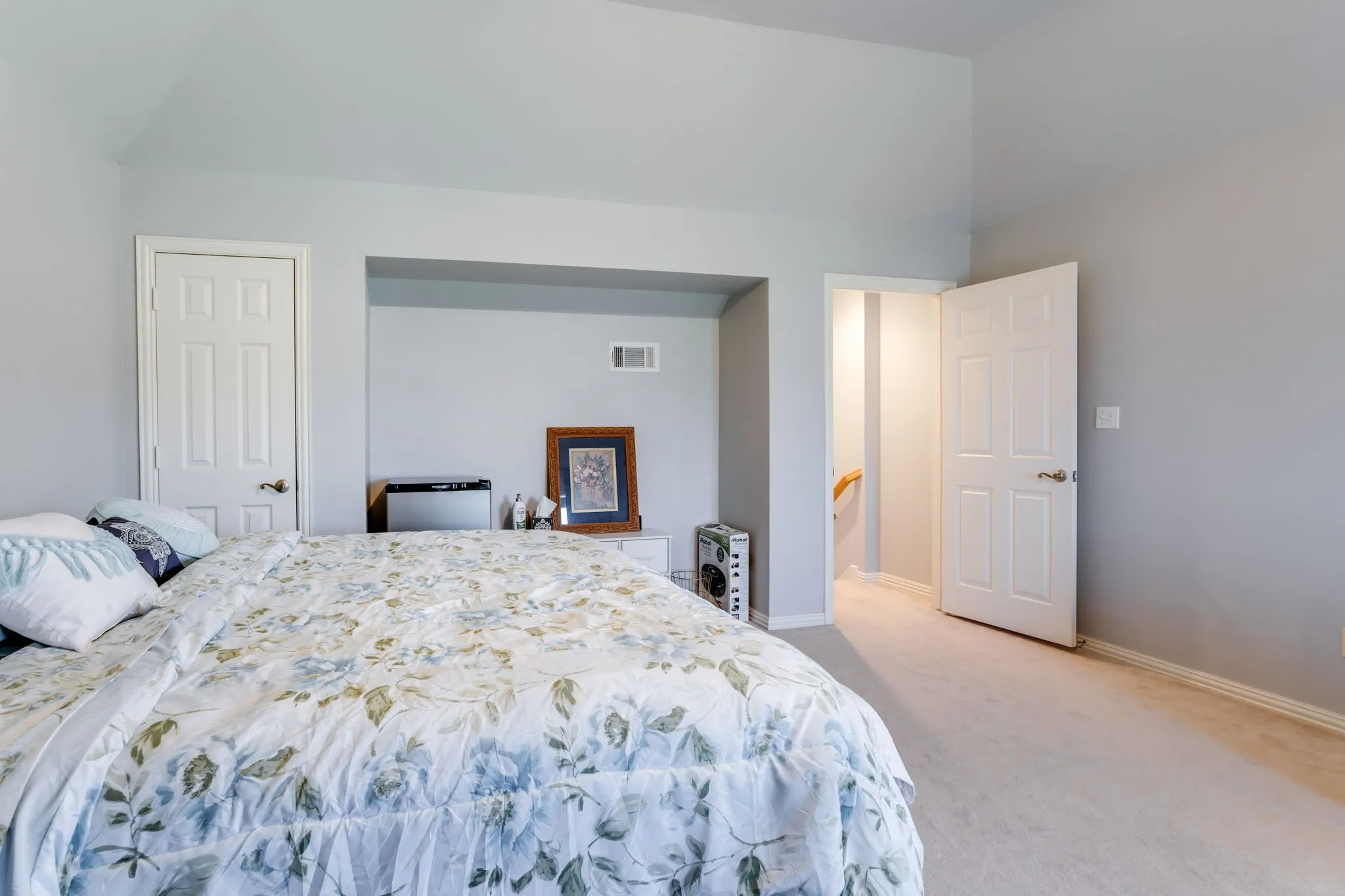 Single Family Residence For Sale in Denton County , 104 Olives Branch, Shady Shores, Texas 76208, 4 Bedroom, 3 Bathroom, 3 Garage spaces, 3,138 Sqft, built in 1999, mls#21403312, Real Estate Agent in Shady Shores, Homes For Sale in Denton county, Homes For Sale in Shady Shores, Realtor in Shady Shores Texas, Real Estate Brokerage Independent Realty Texas, Luminita Cordes Realtor