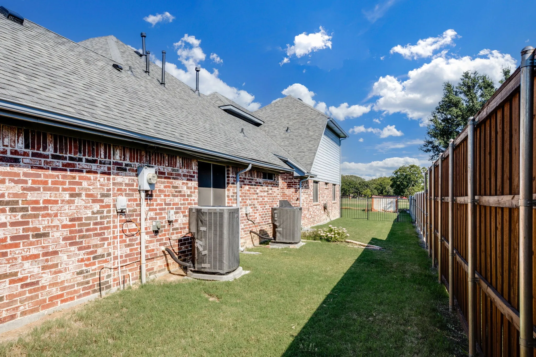 Single Family Residence For Sale in Denton County , 104 Olives Branch, Shady Shores, Texas 76208, 4 Bedroom, 3 Bathroom, 3 Garage spaces, 3,138 Sqft, built in 1999, mls#21403312, Real Estate Agent in Shady Shores, Homes For Sale in Denton county, Homes For Sale in Shady Shores, Realtor in Shady Shores Texas, Real Estate Brokerage Independent Realty Texas, Luminita Cordes Realtor