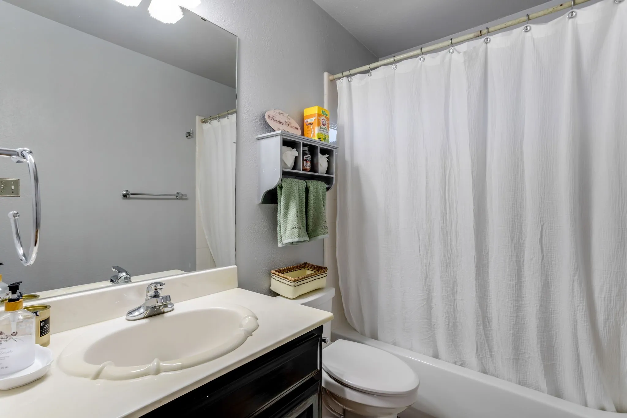 Single Family Residence For Sale in Denton County , 104 Olives Branch, Shady Shores, Texas 76208, 4 Bedroom, 3 Bathroom, 3 Garage spaces, 3,138 Sqft, built in 1999, mls#21403312, Real Estate Agent in Shady Shores, Homes For Sale in Denton county, Homes For Sale in Shady Shores, Realtor in Shady Shores Texas, Real Estate Brokerage Independent Realty Texas, Luminita Cordes Realtor