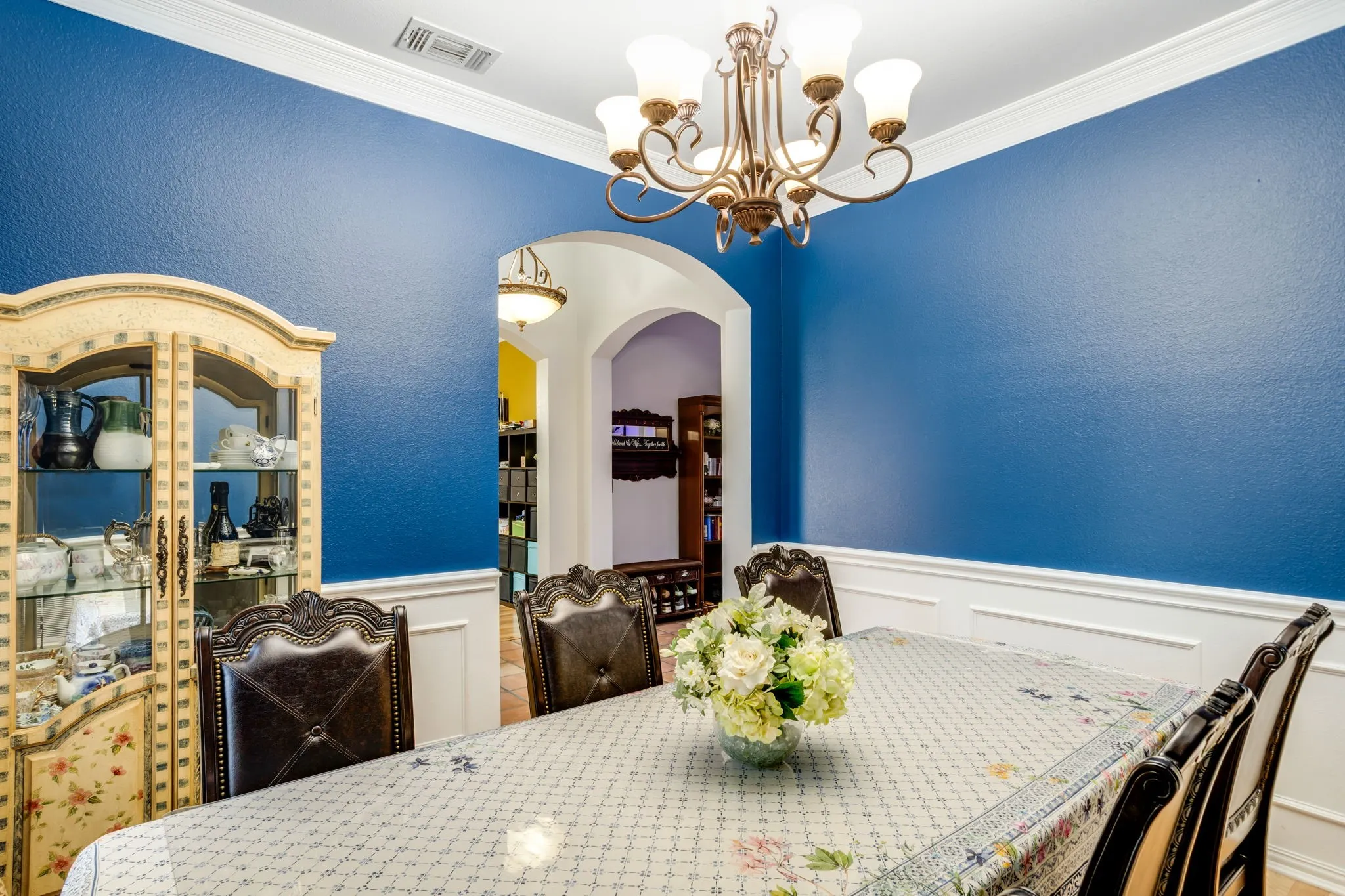 Single Family Residence For Sale in Denton County , 104 Olives Branch, Shady Shores, Texas 76208, 4 Bedroom, 3 Bathroom, 3 Garage spaces, 3,138 Sqft, built in 1999, mls#21403312, Real Estate Agent in Shady Shores, Homes For Sale in Denton county, Homes For Sale in Shady Shores, Realtor in Shady Shores Texas, Real Estate Brokerage Independent Realty Texas, Luminita Cordes Realtor