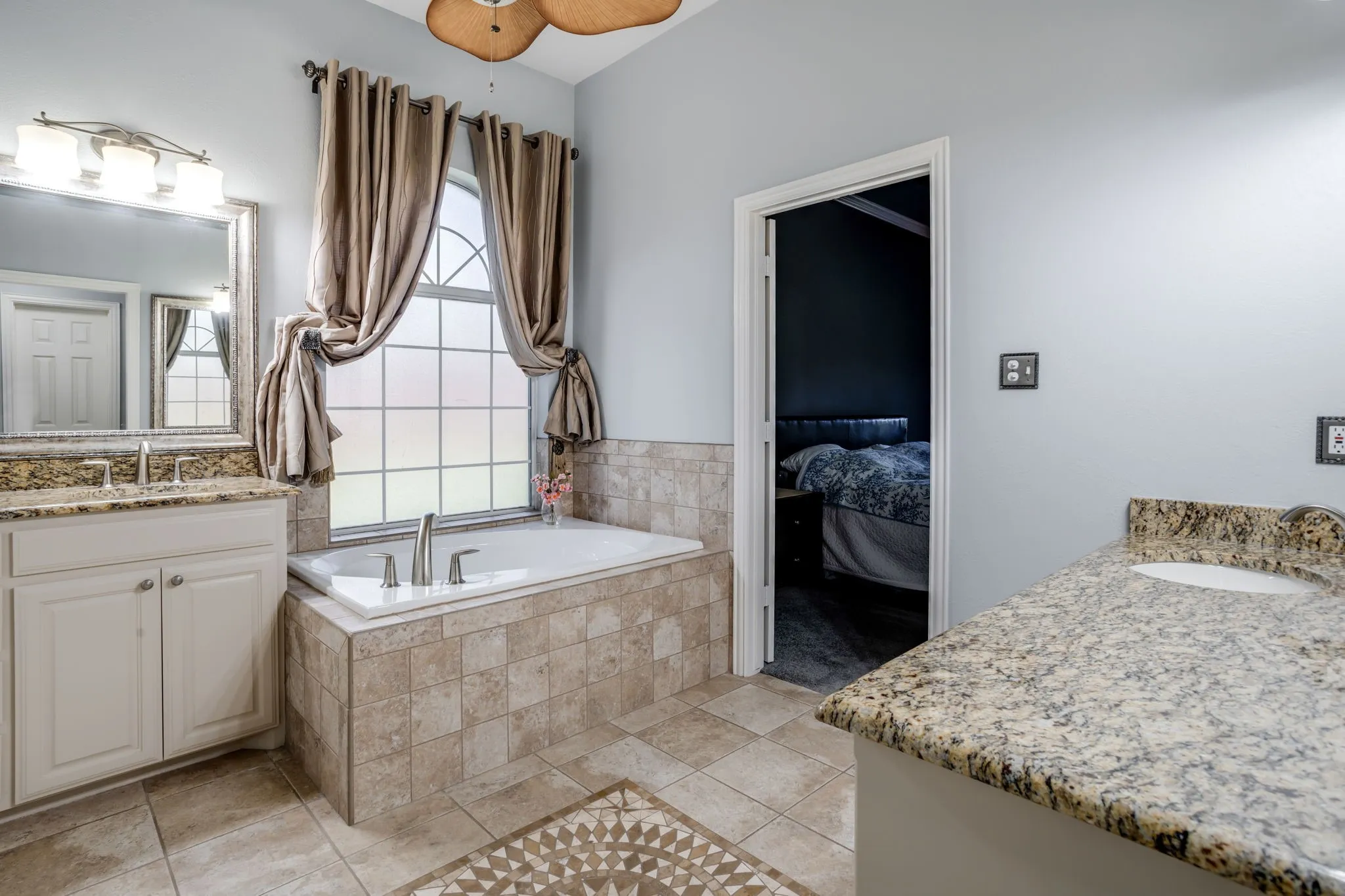 Single Family Residence For Sale in Denton County , 104 Olives Branch, Shady Shores, Texas 76208, 4 Bedroom, 3 Bathroom, 3 Garage spaces, 3,138 Sqft, built in 1999, mls#21403312, Real Estate Agent in Shady Shores, Homes For Sale in Denton county, Homes For Sale in Shady Shores, Realtor in Shady Shores Texas, Real Estate Brokerage Independent Realty Texas, Luminita Cordes Realtor