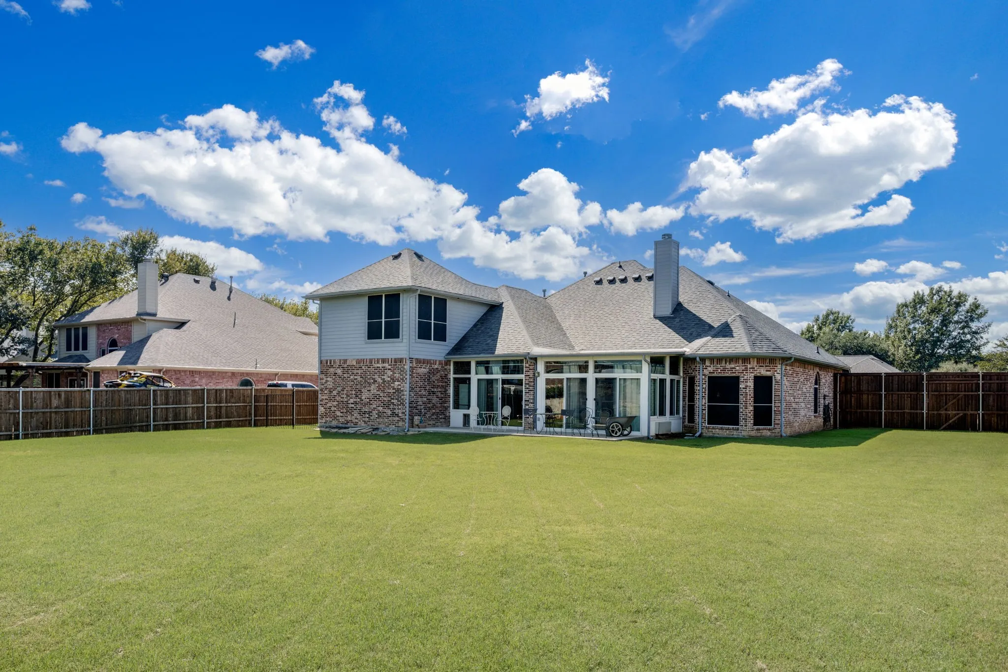 Single Family Residence For Sale in Denton County , 104 Olives Branch, Shady Shores, Texas 76208, 4 Bedroom, 3 Bathroom, 3 Garage spaces, 3,138 Sqft, built in 1999, mls#21403312, Real Estate Agent in Shady Shores, Homes For Sale in Denton county, Homes For Sale in Shady Shores, Realtor in Shady Shores Texas, Real Estate Brokerage Independent Realty Texas, Luminita Cordes Realtor