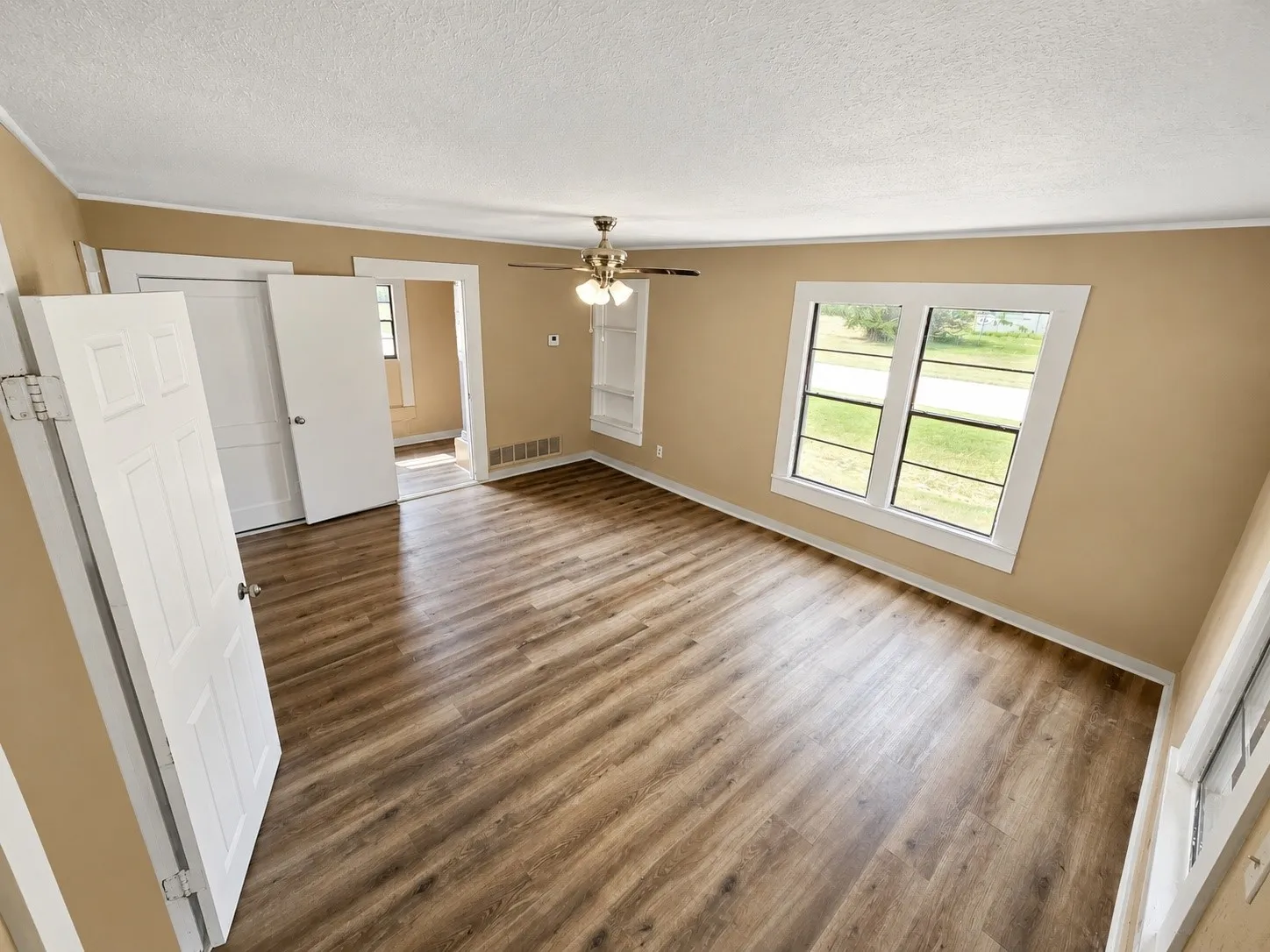 Single Family Residence For Rent in Franklin (TX) County , 122 Olive Street, Mount Vernon, Texas 75457, 2 Bedroom, 1 Bathroom, Garage spaces, 912 Sqft, built in 1960, mls#21403336, Real Estate Agent in Mount Vernon, Homes For Rent in Franklin (TX) county, Homes For Rent in Mount Vernon, Realtor in Mount Vernon Texas, Real Estate Brokerage Independent Realty Texas, Luminita Cordes Realtor