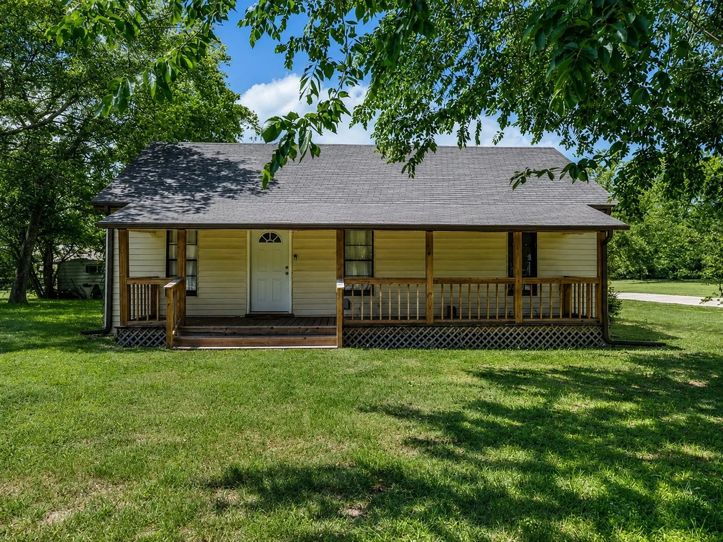 Single Family Residence For Rent in Franklin (TX) County , 122 Olive Street, Mount Vernon, Texas 75457, 2 Bedroom, 1 Bathroom, Garage spaces, 912 Sqft, built in 1960, mls#21403336, Real Estate Agent in Mount Vernon, Homes For Rent in Franklin (TX) county, Homes For Rent in Mount Vernon, Realtor in Mount Vernon Texas, Real Estate Brokerage Independent Realty Texas, Luminita Cordes Realtor