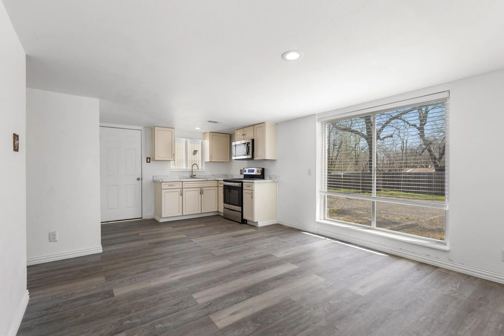 Kitchen and Dining area in Home