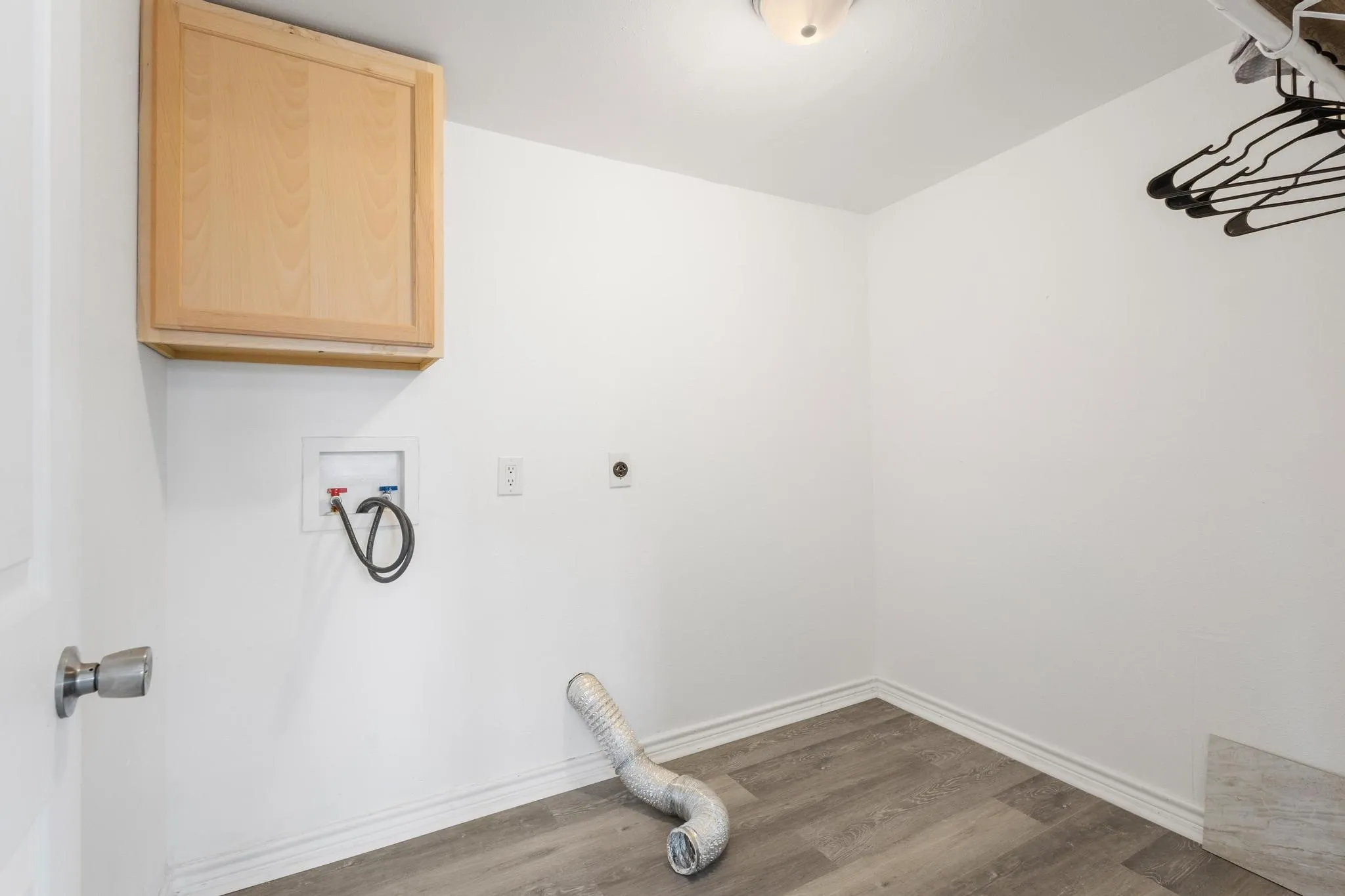 Single Family Residence For Rent in Grayson County , 127 W Texas Street, Denison, Texas 75021, 2 Bedroom, 2 Bathroom, Garage spaces, 1,260 Sqft, built in 1963, mls#21403281, Real Estate Agent in Denison, Homes For Rent in Grayson county, Homes For Rent in Denison, Realtor in Denison Texas, Real Estate Brokerage Independent Realty Texas, Luminita Cordes Realtor