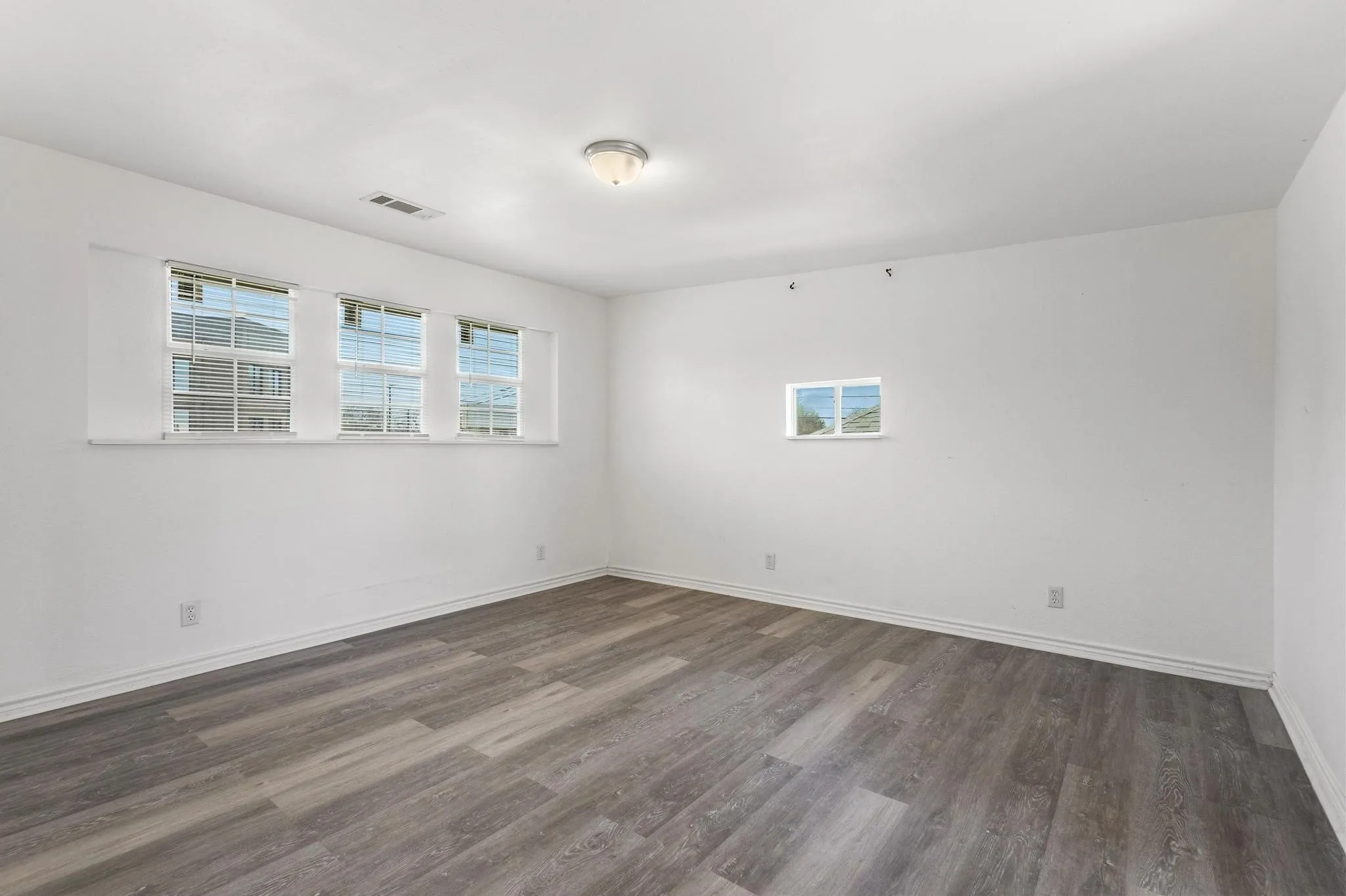 Single Family Residence For Rent in Grayson County , 127 W Texas Street, Denison, Texas 75021, 2 Bedroom, 2 Bathroom, Garage spaces, 1,260 Sqft, built in 1963, mls#21403281, Real Estate Agent in Denison, Homes For Rent in Grayson county, Homes For Rent in Denison, Realtor in Denison Texas, Real Estate Brokerage Independent Realty Texas, Luminita Cordes Realtor