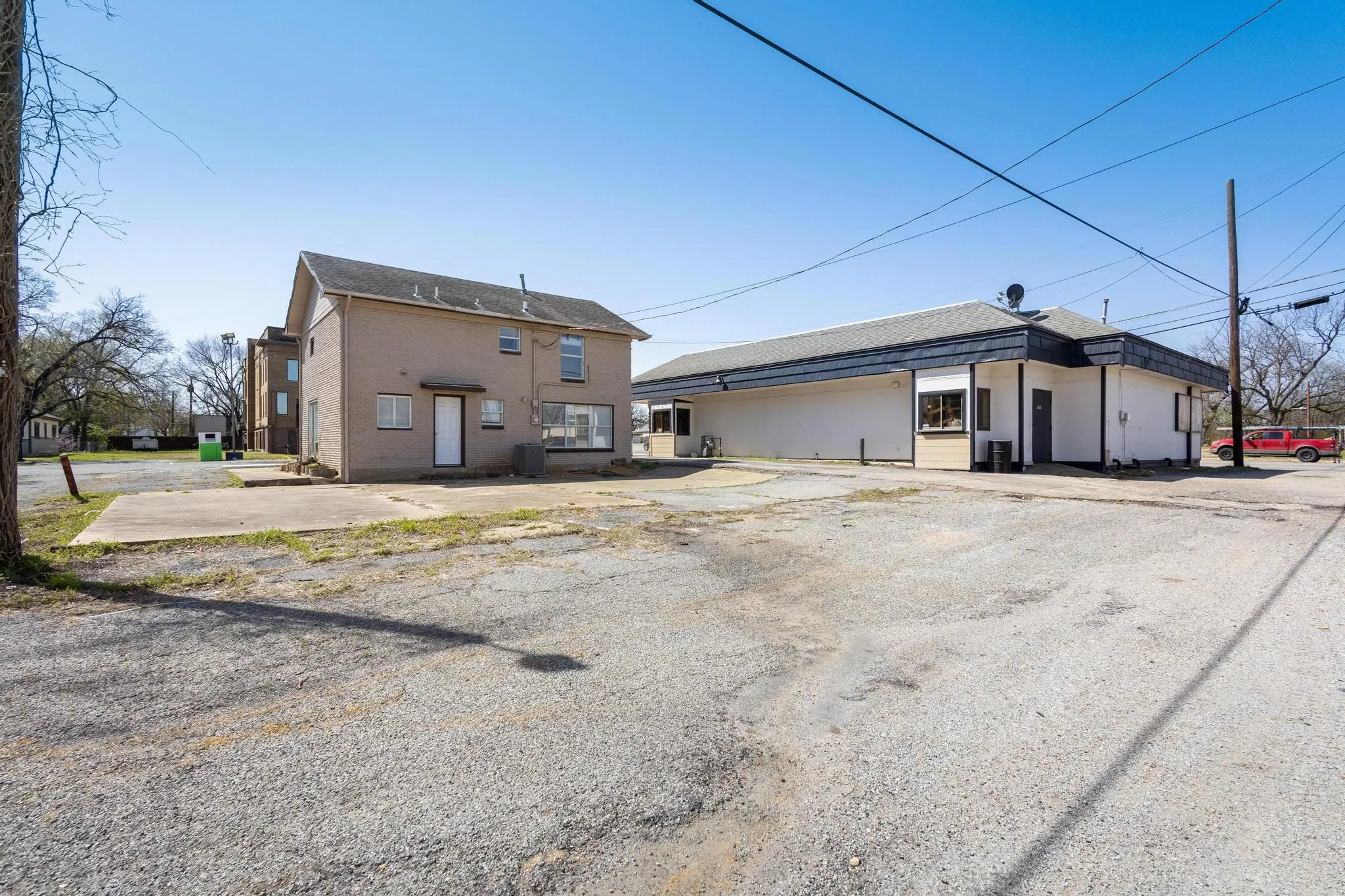 Single Family Residence For Rent in Grayson County , 127 W Texas Street, Denison, Texas 75021, 2 Bedroom, 2 Bathroom, Garage spaces, 1,260 Sqft, built in 1963, mls#21403281, Real Estate Agent in Denison, Homes For Rent in Grayson county, Homes For Rent in Denison, Realtor in Denison Texas, Real Estate Brokerage Independent Realty Texas, Luminita Cordes Realtor