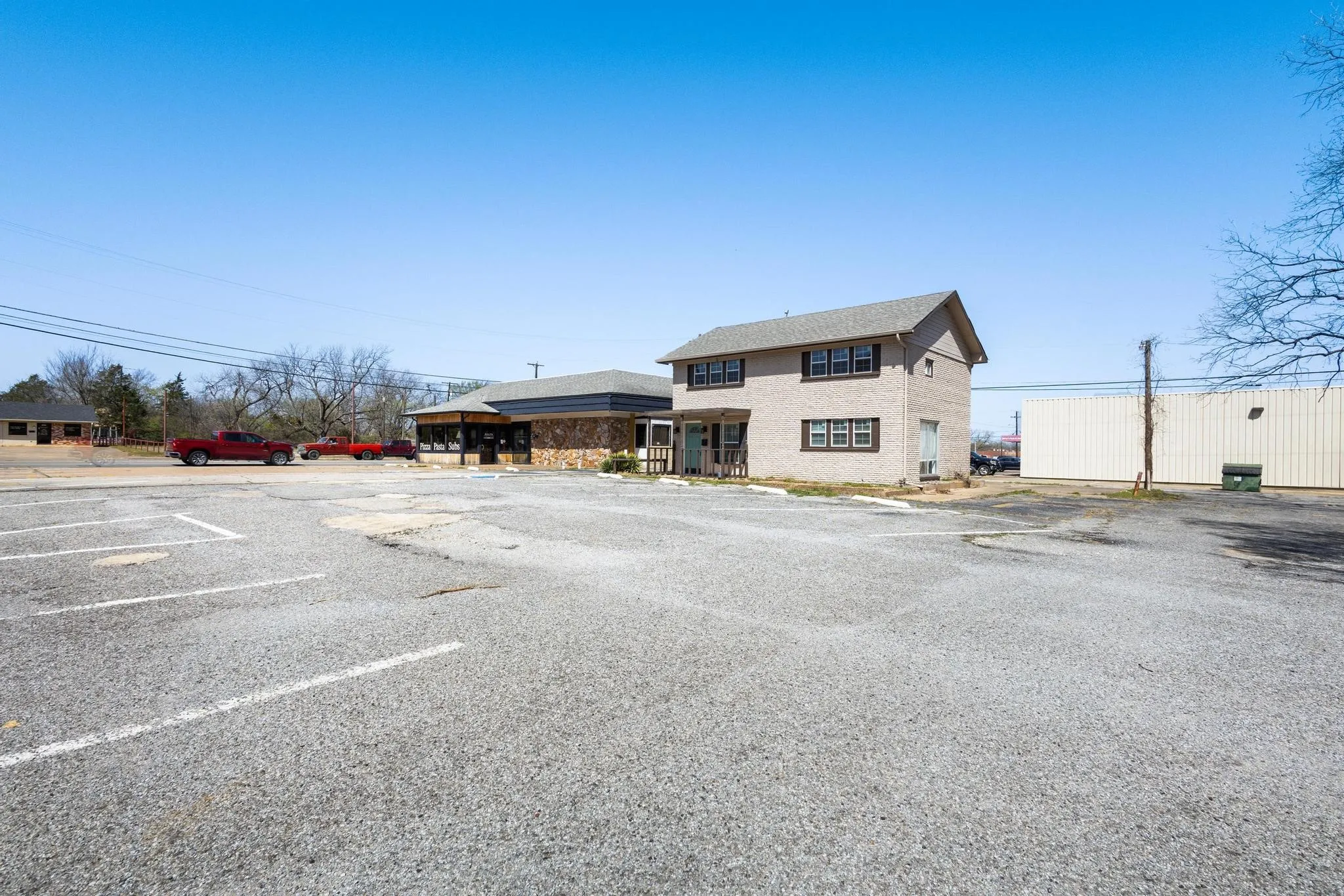 Single Family Residence For Rent in Grayson County , 127 W Texas Street, Denison, Texas 75021, 2 Bedroom, 2 Bathroom, Garage spaces, 1,260 Sqft, built in 1963, mls#21403281, Real Estate Agent in Denison, Homes For Rent in Grayson county, Homes For Rent in Denison, Realtor in Denison Texas, Real Estate Brokerage Independent Realty Texas, Luminita Cordes Realtor