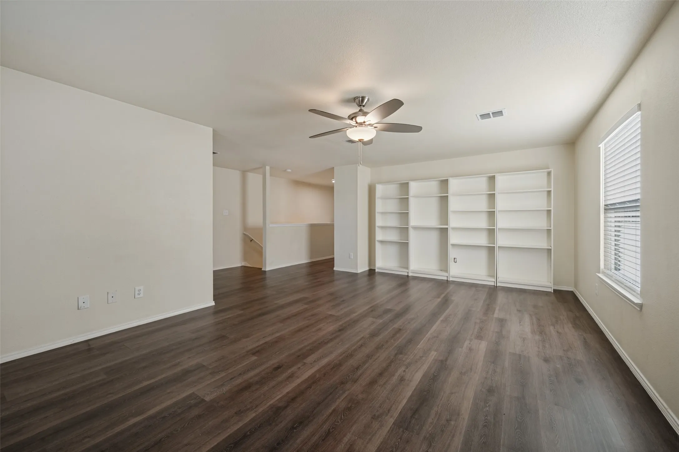 Single Family Residence For Rent in Denton County , 1905 Peppertree Drive, Little Elm, Texas 75068, 5 Bedroom, 3 Bathroom, 2 Garage spaces, 3,222 Sqft, built in 2002, mls#21403342, Real Estate Agent in Little Elm, Homes For Rent in Denton county, Homes For Rent in Little Elm, Realtor in Little Elm Texas, Real Estate Brokerage Independent Realty Texas, Luminita Cordes Realtor