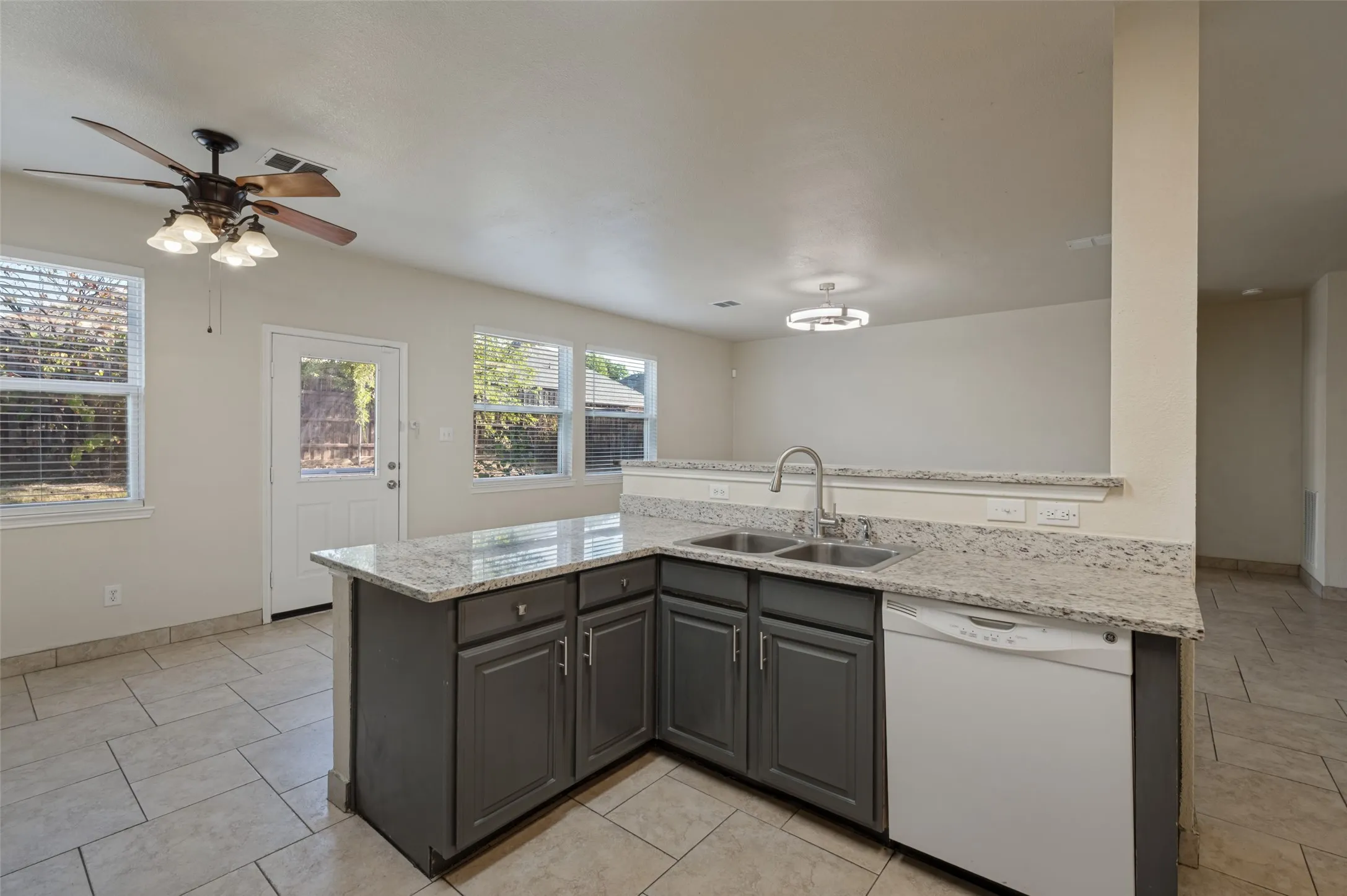 Single Family Residence For Rent in Denton County , 1905 Peppertree Drive, Little Elm, Texas 75068, 5 Bedroom, 3 Bathroom, 2 Garage spaces, 3,222 Sqft, built in 2002, mls#21403342, Real Estate Agent in Little Elm, Homes For Rent in Denton county, Homes For Rent in Little Elm, Realtor in Little Elm Texas, Real Estate Brokerage Independent Realty Texas, Luminita Cordes Realtor