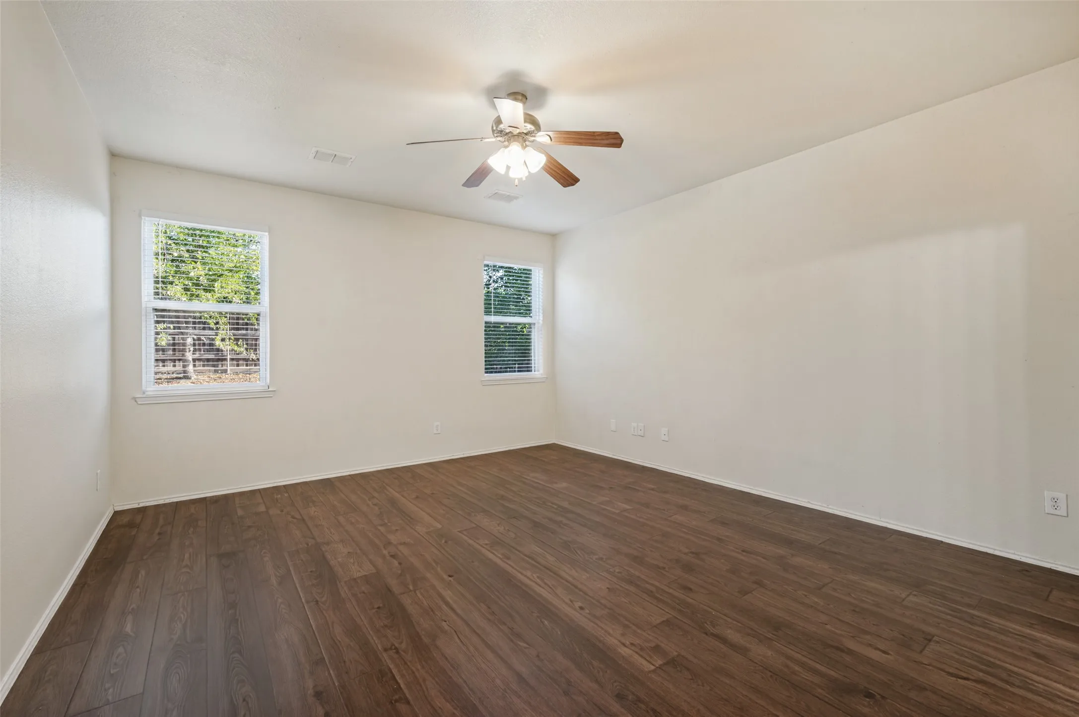 Single Family Residence For Rent in Denton County , 1905 Peppertree Drive, Little Elm, Texas 75068, 5 Bedroom, 3 Bathroom, 2 Garage spaces, 3,222 Sqft, built in 2002, mls#21403342, Real Estate Agent in Little Elm, Homes For Rent in Denton county, Homes For Rent in Little Elm, Realtor in Little Elm Texas, Real Estate Brokerage Independent Realty Texas, Luminita Cordes Realtor