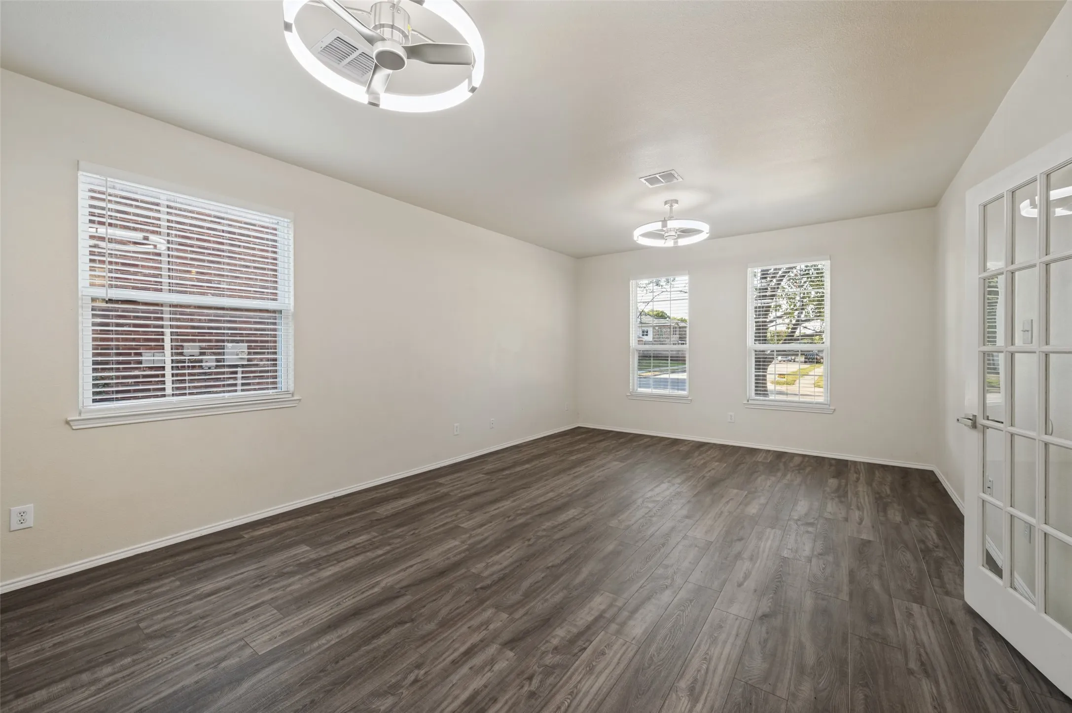 Single Family Residence For Rent in Denton County , 1905 Peppertree Drive, Little Elm, Texas 75068, 5 Bedroom, 3 Bathroom, 2 Garage spaces, 3,222 Sqft, built in 2002, mls#21403342, Real Estate Agent in Little Elm, Homes For Rent in Denton county, Homes For Rent in Little Elm, Realtor in Little Elm Texas, Real Estate Brokerage Independent Realty Texas, Luminita Cordes Realtor