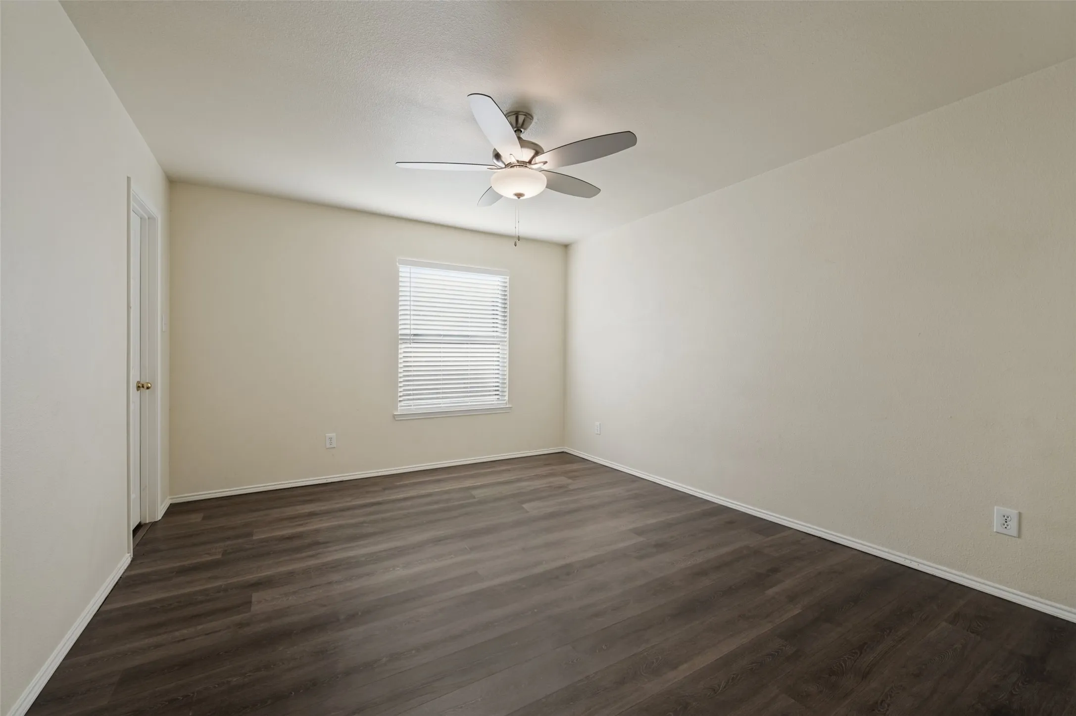 Single Family Residence For Rent in Denton County , 1905 Peppertree Drive, Little Elm, Texas 75068, 5 Bedroom, 3 Bathroom, 2 Garage spaces, 3,222 Sqft, built in 2002, mls#21403342, Real Estate Agent in Little Elm, Homes For Rent in Denton county, Homes For Rent in Little Elm, Realtor in Little Elm Texas, Real Estate Brokerage Independent Realty Texas, Luminita Cordes Realtor