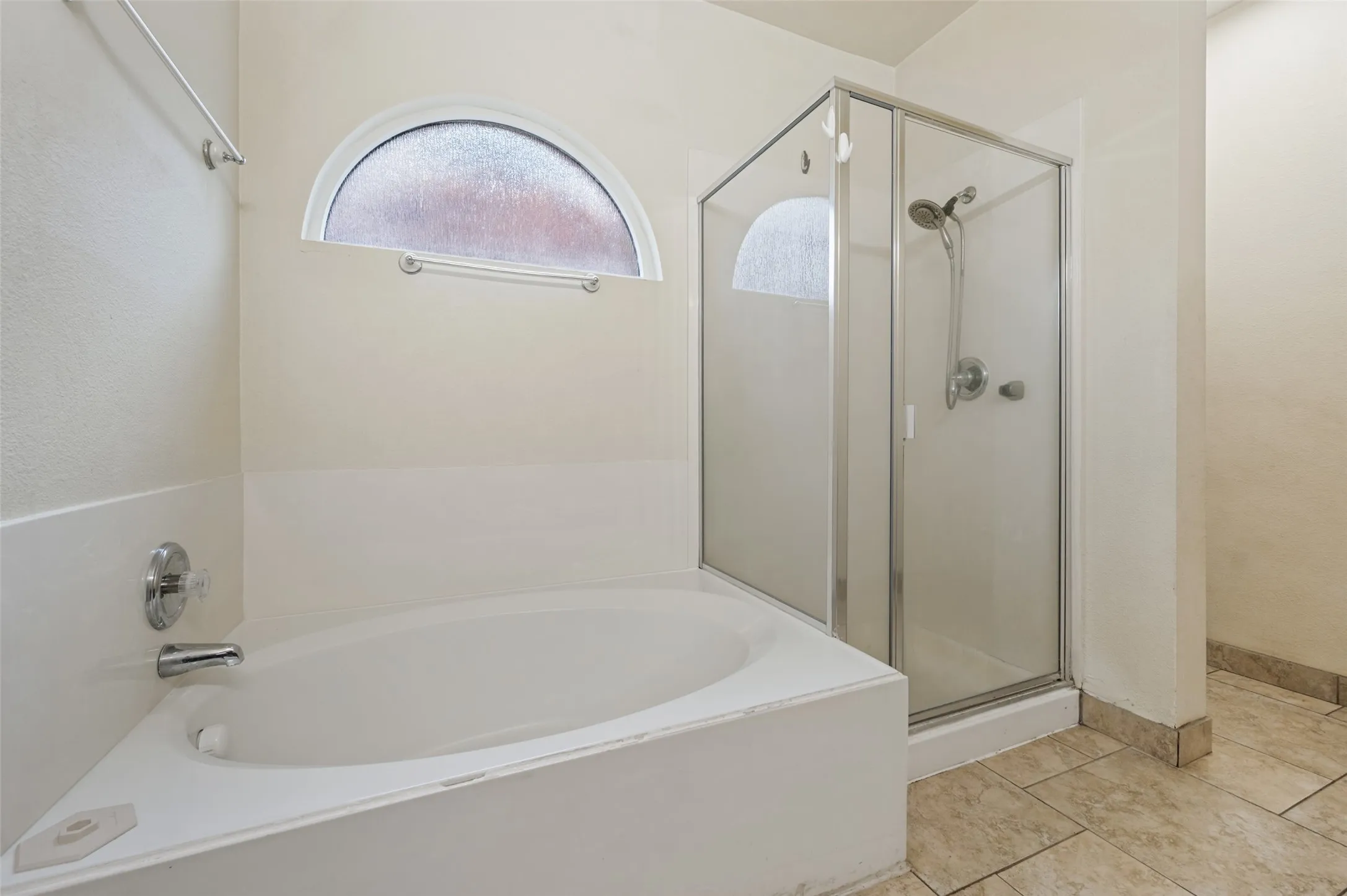 Single Family Residence For Rent in Denton County , 1905 Peppertree Drive, Little Elm, Texas 75068, 5 Bedroom, 3 Bathroom, 2 Garage spaces, 3,222 Sqft, built in 2002, mls#21403342, Real Estate Agent in Little Elm, Homes For Rent in Denton county, Homes For Rent in Little Elm, Realtor in Little Elm Texas, Real Estate Brokerage Independent Realty Texas, Luminita Cordes Realtor