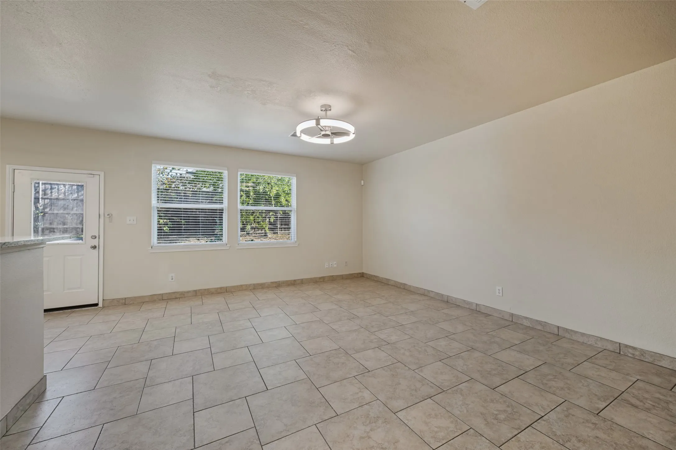 Single Family Residence For Rent in Denton County , 1905 Peppertree Drive, Little Elm, Texas 75068, 5 Bedroom, 3 Bathroom, 2 Garage spaces, 3,222 Sqft, built in 2002, mls#21403342, Real Estate Agent in Little Elm, Homes For Rent in Denton county, Homes For Rent in Little Elm, Realtor in Little Elm Texas, Real Estate Brokerage Independent Realty Texas, Luminita Cordes Realtor
