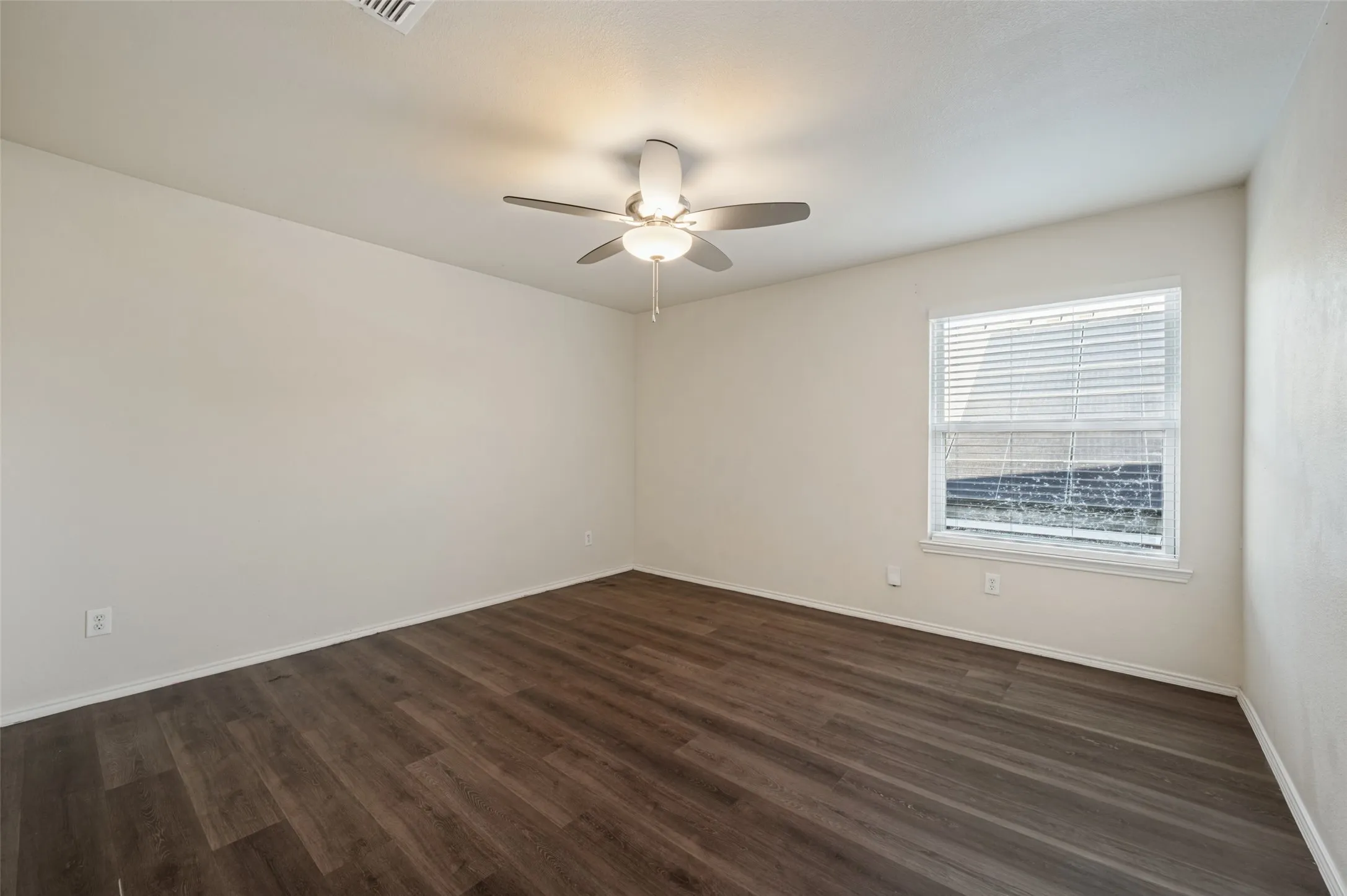 Single Family Residence For Rent in Denton County , 1905 Peppertree Drive, Little Elm, Texas 75068, 5 Bedroom, 3 Bathroom, 2 Garage spaces, 3,222 Sqft, built in 2002, mls#21403342, Real Estate Agent in Little Elm, Homes For Rent in Denton county, Homes For Rent in Little Elm, Realtor in Little Elm Texas, Real Estate Brokerage Independent Realty Texas, Luminita Cordes Realtor