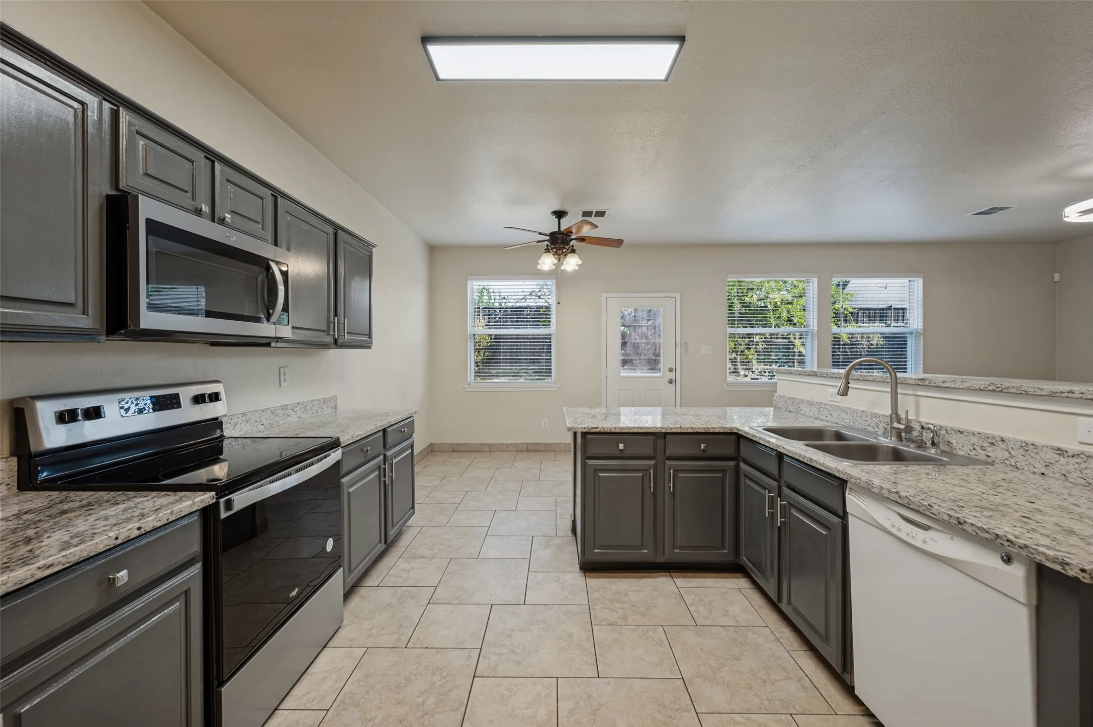 Single Family Residence For Rent in Denton County , 1905 Peppertree Drive, Little Elm, Texas 75068, 5 Bedroom, 3 Bathroom, 2 Garage spaces, 3,222 Sqft, built in 2002, mls#21403342, Real Estate Agent in Little Elm, Homes For Rent in Denton county, Homes For Rent in Little Elm, Realtor in Little Elm Texas, Real Estate Brokerage Independent Realty Texas, Luminita Cordes Realtor
