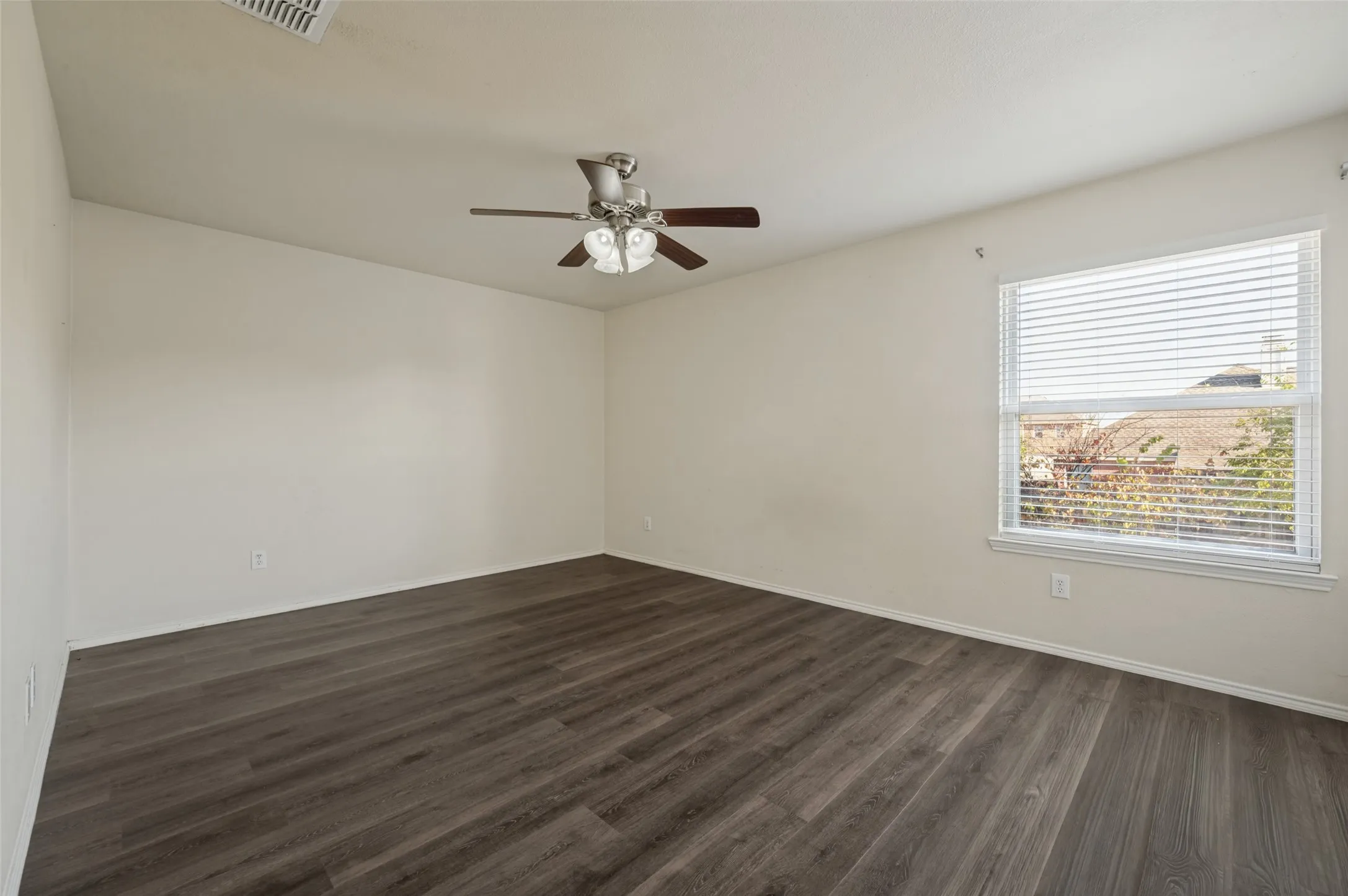 Single Family Residence For Rent in Denton County , 1905 Peppertree Drive, Little Elm, Texas 75068, 5 Bedroom, 3 Bathroom, 2 Garage spaces, 3,222 Sqft, built in 2002, mls#21403342, Real Estate Agent in Little Elm, Homes For Rent in Denton county, Homes For Rent in Little Elm, Realtor in Little Elm Texas, Real Estate Brokerage Independent Realty Texas, Luminita Cordes Realtor