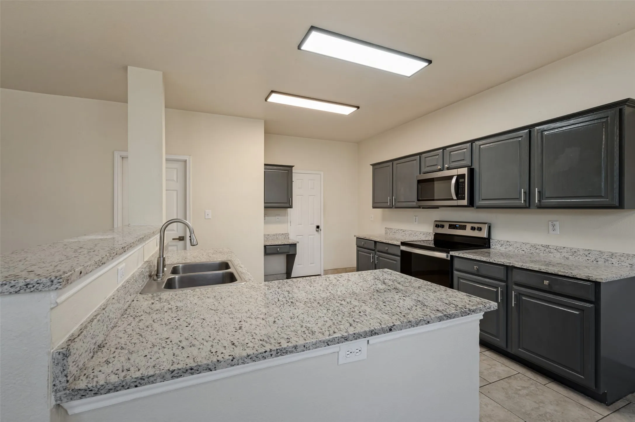 Single Family Residence For Rent in Denton County , 1905 Peppertree Drive, Little Elm, Texas 75068, 5 Bedroom, 3 Bathroom, 2 Garage spaces, 3,222 Sqft, built in 2002, mls#21403342, Real Estate Agent in Little Elm, Homes For Rent in Denton county, Homes For Rent in Little Elm, Realtor in Little Elm Texas, Real Estate Brokerage Independent Realty Texas, Luminita Cordes Realtor