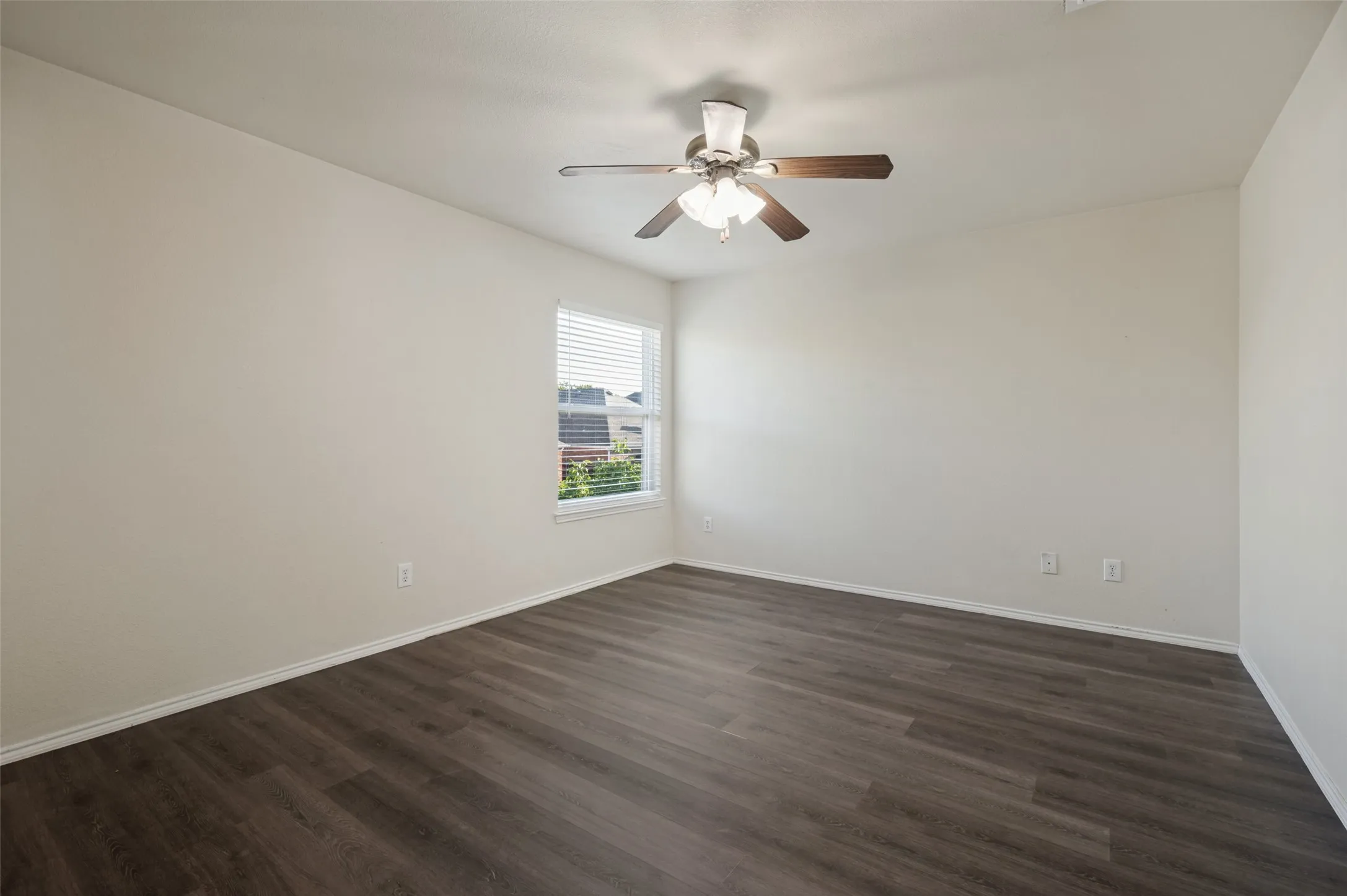 Single Family Residence For Rent in Denton County , 1905 Peppertree Drive, Little Elm, Texas 75068, 5 Bedroom, 3 Bathroom, 2 Garage spaces, 3,222 Sqft, built in 2002, mls#21403342, Real Estate Agent in Little Elm, Homes For Rent in Denton county, Homes For Rent in Little Elm, Realtor in Little Elm Texas, Real Estate Brokerage Independent Realty Texas, Luminita Cordes Realtor
