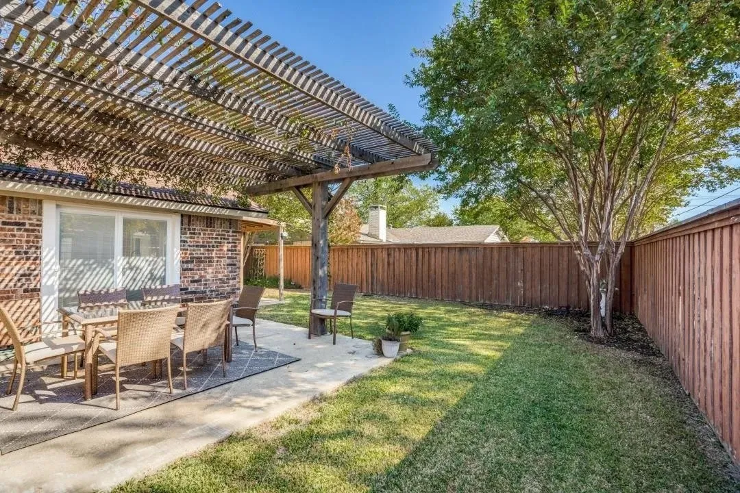 Single Family Residence For Rent in Dallas County , 2116 Oak Brook Drive, Richardson, Texas 75081, 4 Bedroom, 4 Bathroom, 2 Garage spaces, 2,084 Sqft, built in 1974, mls#21403026, Real Estate Agent in Richardson, Homes For Rent in Dallas county, Homes For Rent in Richardson, Realtor in Richardson Texas, Real Estate Brokerage Independent Realty Texas, Luminita Cordes Realtor
