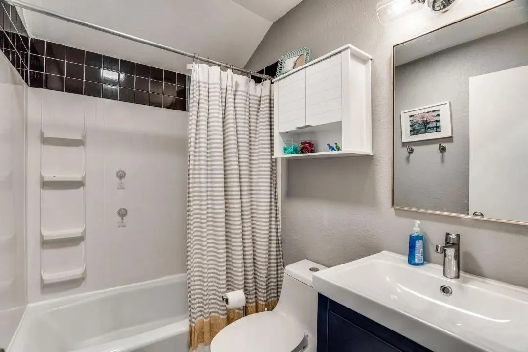 Single Family Residence For Rent in Dallas County , 2116 Oak Brook Drive, Richardson, Texas 75081, 4 Bedroom, 4 Bathroom, 2 Garage spaces, 2,084 Sqft, built in 1974, mls#21403026, Real Estate Agent in Richardson, Homes For Rent in Dallas county, Homes For Rent in Richardson, Realtor in Richardson Texas, Real Estate Brokerage Independent Realty Texas, Luminita Cordes Realtor