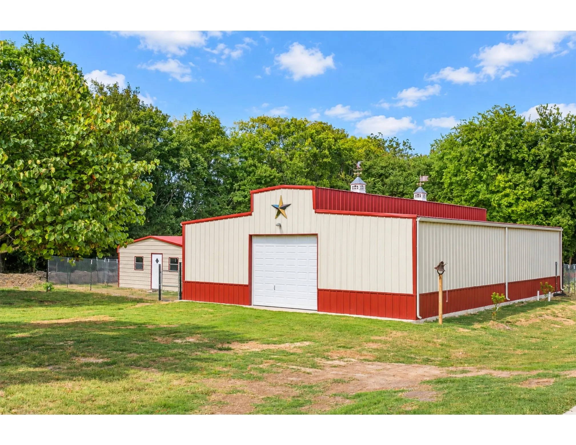 Single Family Residence For Sale in Grayson County , 636 Possom Trot Hollow Road, Whitewright, Texas 75491, 10 Bedroom, 7 Bathroom, 3 Garage spaces, 6,360 Sqft, built in 2014, mls#21403346, Real Estate Agent in Whitewright, Homes For Sale in Grayson county, Homes For Sale in Whitewright, Realtor in Whitewright Texas, Real Estate Brokerage Independent Realty Texas, Luminita Cordes Realtor