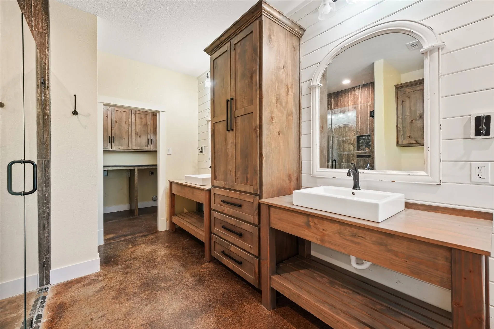 Single Family Residence For Sale in Montague County , 1458 Jim Harry Loop, Sunset, Texas 76270, 3 Bedroom, 4 Bathroom, 4 Garage spaces, 1,878 Sqft, built in 2019, mls#21403347, Real Estate Agent in Sunset, Homes For Sale in Montague county, Homes For Sale in Sunset, Realtor in Sunset Texas, Real Estate Brokerage Independent Realty Texas, Luminita Cordes Realtor
