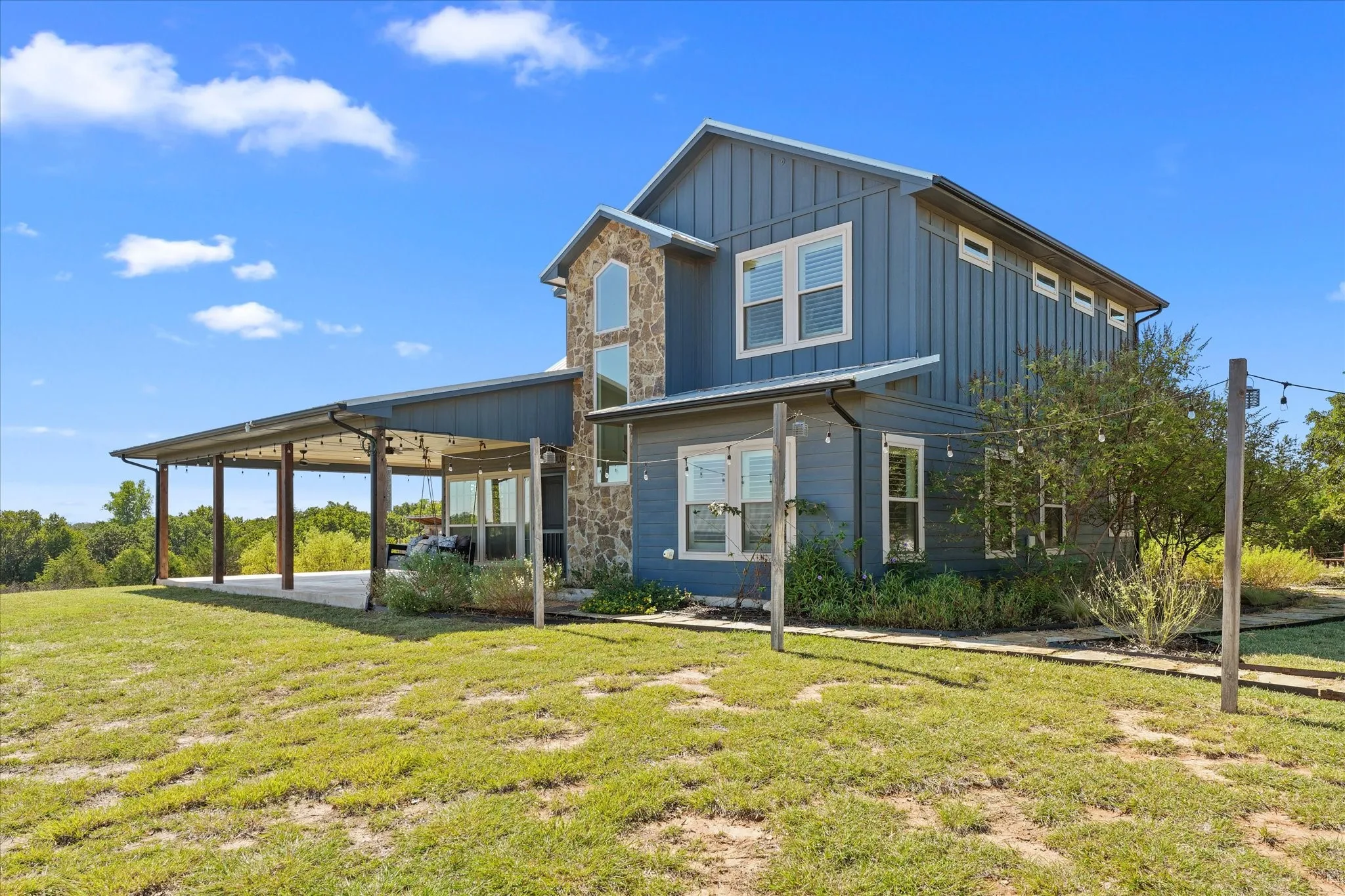 Single Family Residence For Sale in Montague County , 1458 Jim Harry Loop, Sunset, Texas 76270, 3 Bedroom, 4 Bathroom, 4 Garage spaces, 1,878 Sqft, built in 2019, mls#21403347, Real Estate Agent in Sunset, Homes For Sale in Montague county, Homes For Sale in Sunset, Realtor in Sunset Texas, Real Estate Brokerage Independent Realty Texas, Luminita Cordes Realtor