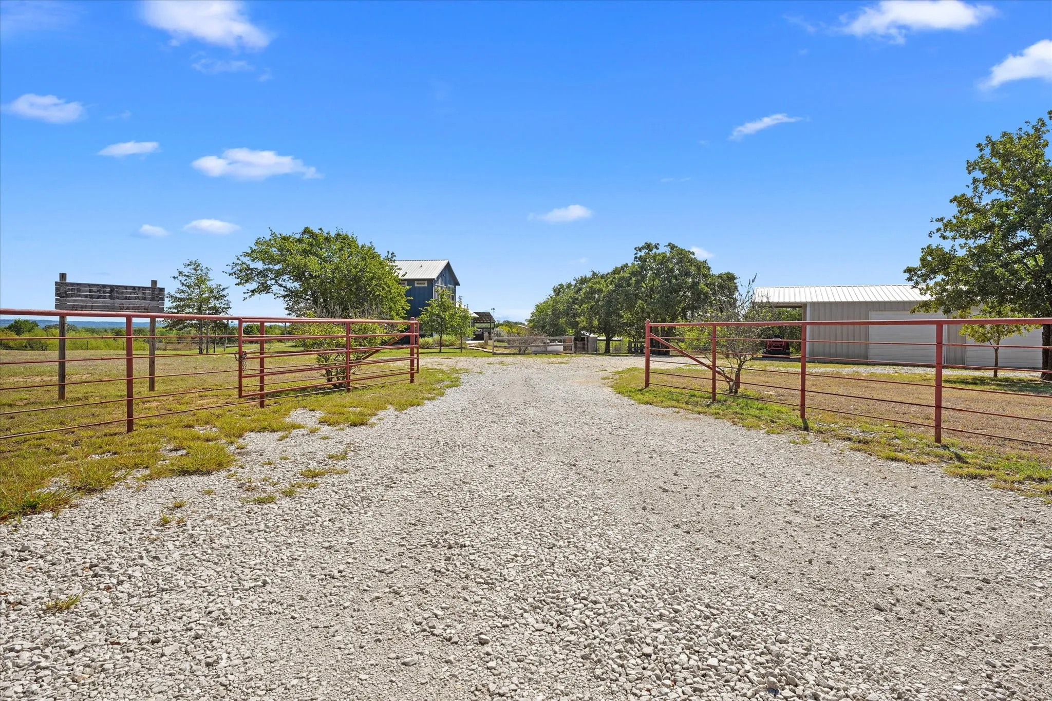 Single Family Residence For Sale in Montague County , 1458 Jim Harry Loop, Sunset, Texas 76270, 3 Bedroom, 4 Bathroom, 4 Garage spaces, 1,878 Sqft, built in 2019, mls#21403347, Real Estate Agent in Sunset, Homes For Sale in Montague county, Homes For Sale in Sunset, Realtor in Sunset Texas, Real Estate Brokerage Independent Realty Texas, Luminita Cordes Realtor