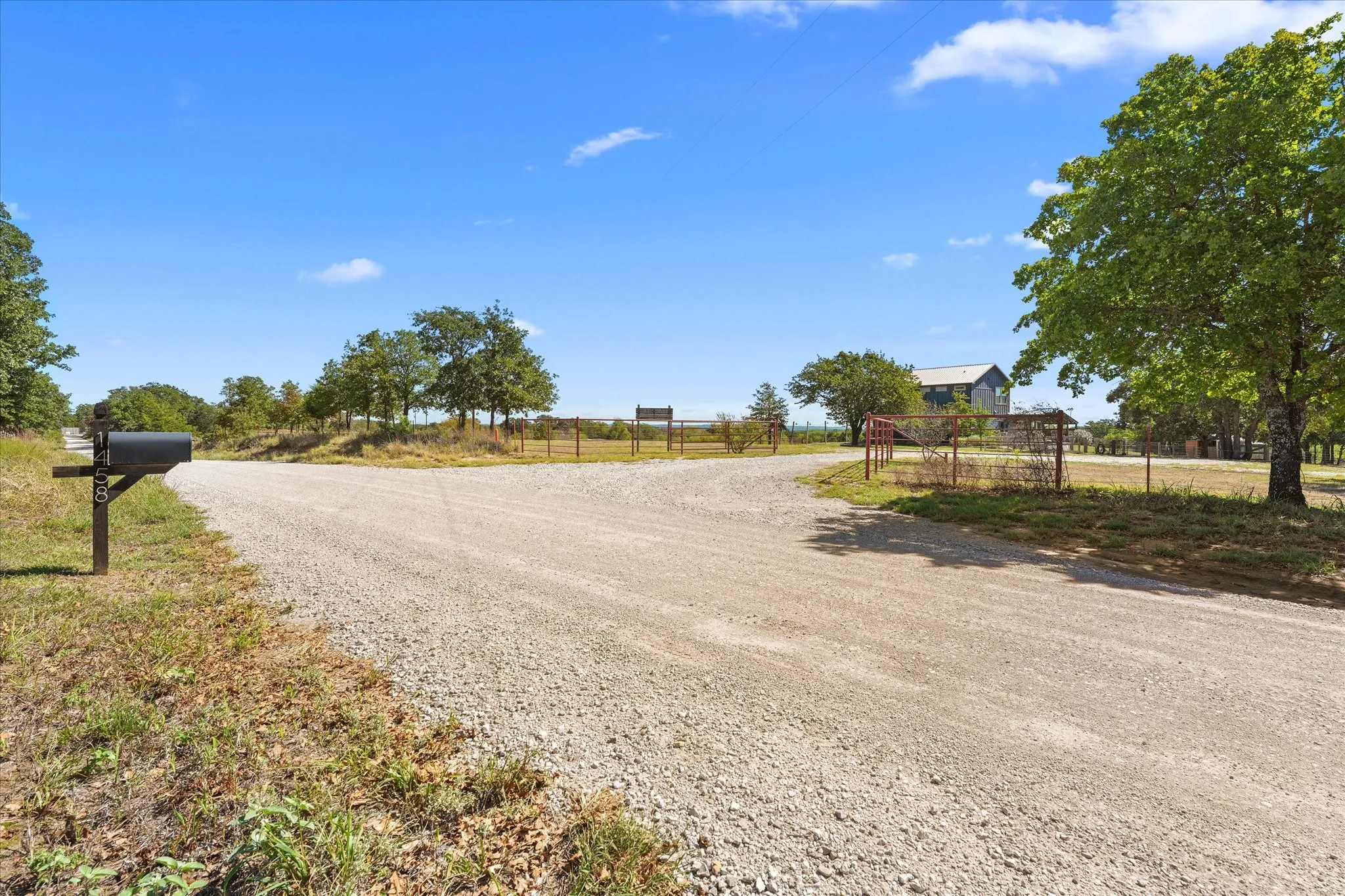 Single Family Residence For Sale in Montague County , 1458 Jim Harry Loop, Sunset, Texas 76270, 3 Bedroom, 4 Bathroom, 4 Garage spaces, 1,878 Sqft, built in 2019, mls#21403347, Real Estate Agent in Sunset, Homes For Sale in Montague county, Homes For Sale in Sunset, Realtor in Sunset Texas, Real Estate Brokerage Independent Realty Texas, Luminita Cordes Realtor
