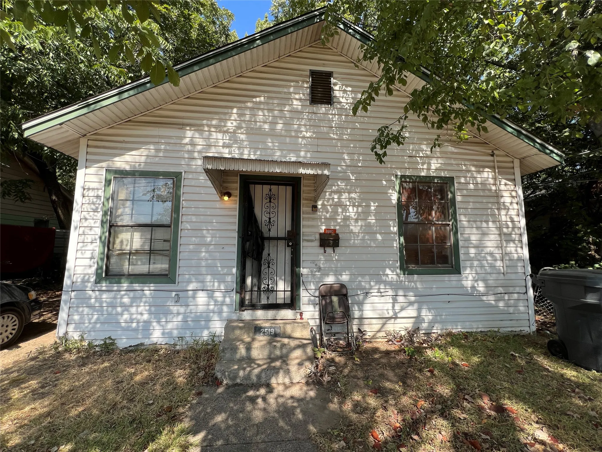Single Family Residence For Sale in Dallas County , 2519 Carpenter Avenue, Dallas, Texas 75215, 2 Bedroom, 1 Bathroom, Garage spaces, 912 Sqft, built in 1924, mls#21382808, Real Estate Agent in Dallas, Homes For Sale in Dallas county, Homes For Sale in Dallas, Realtor in Dallas Texas, Real Estate Brokerage Independent Realty Texas, Luminita Cordes Realtor
